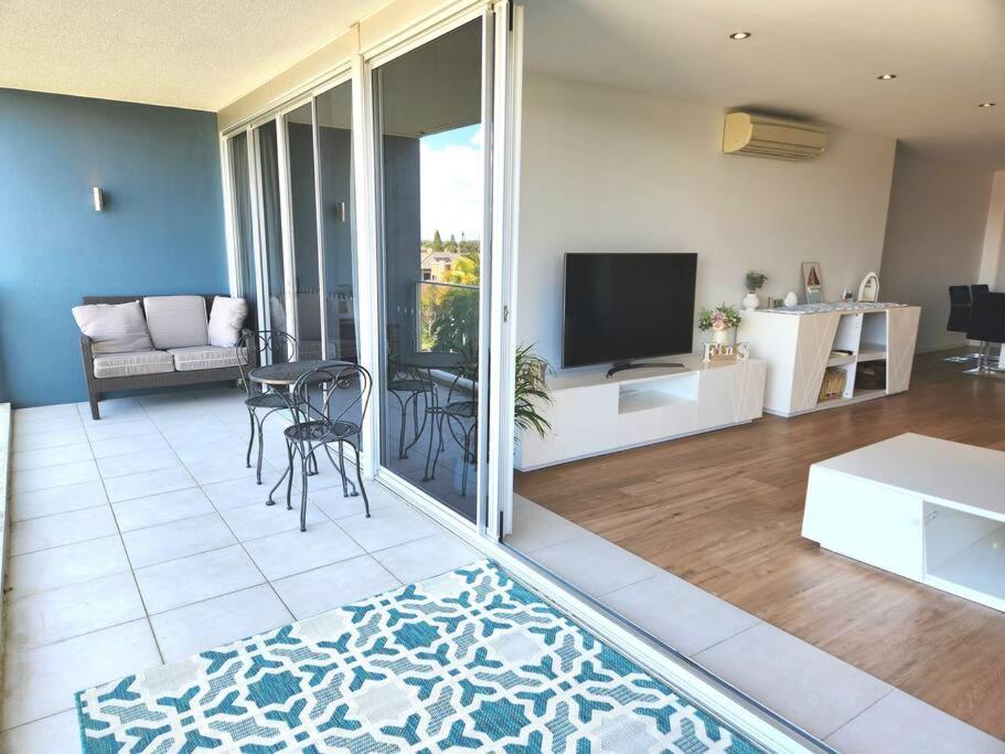 Apartment Sunset Views - Spacious Getaway *