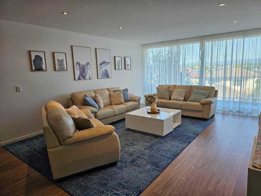 Apartment Sunset Views - Spacious Getaway