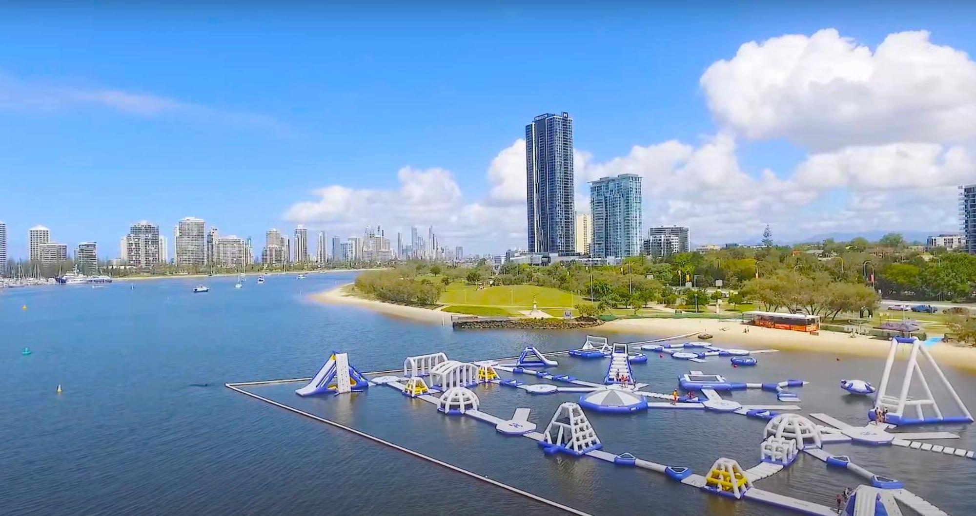 Modern 2 Bedroom Apt Near Tram & Ocean * Gold Coast