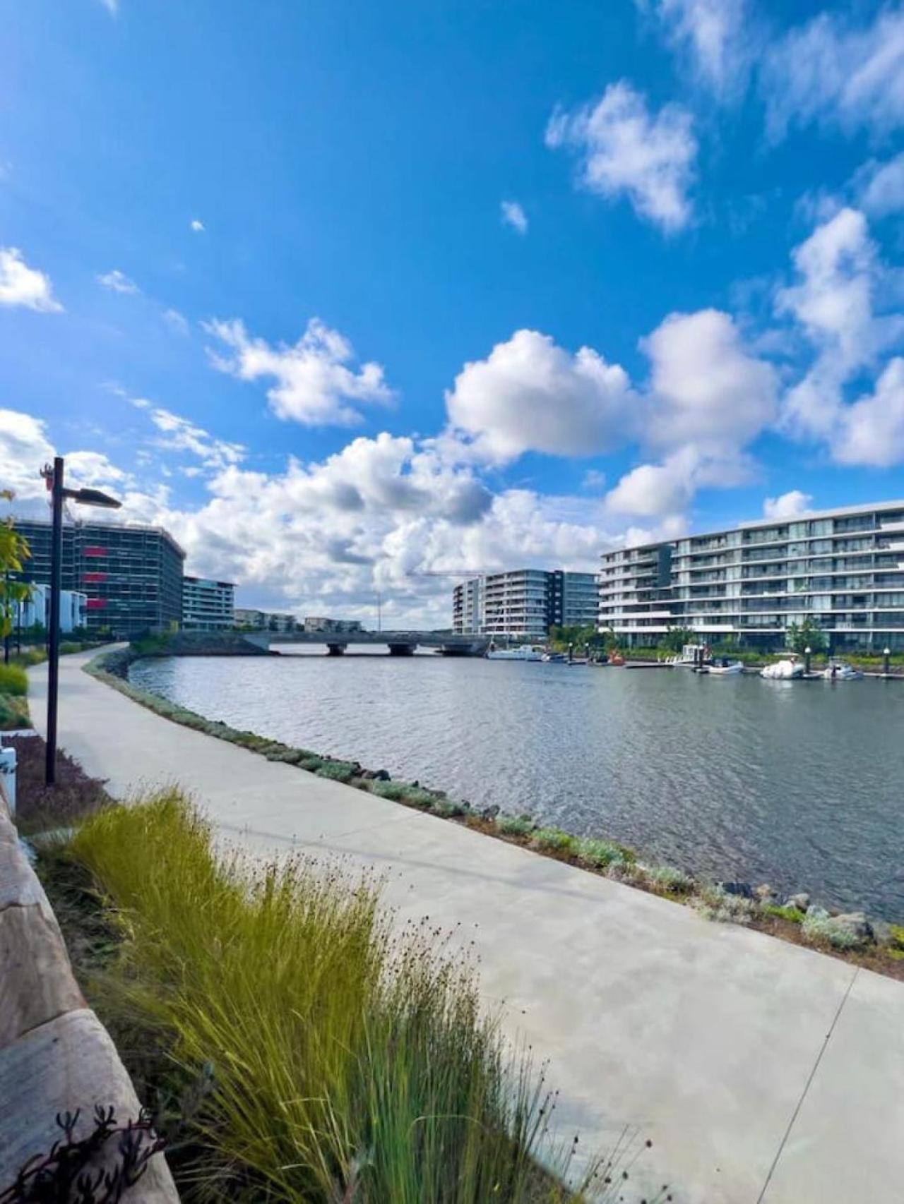Tranquil Waterside Elegance * Gold Coast