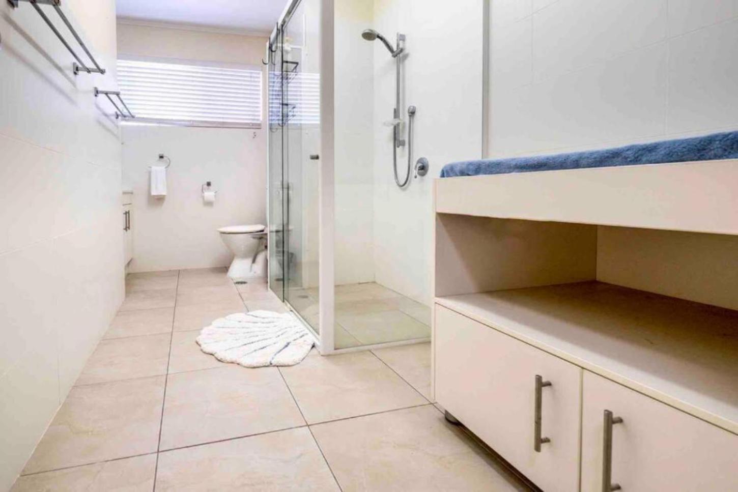 16 Sleep Family Group Getaway Apartment *