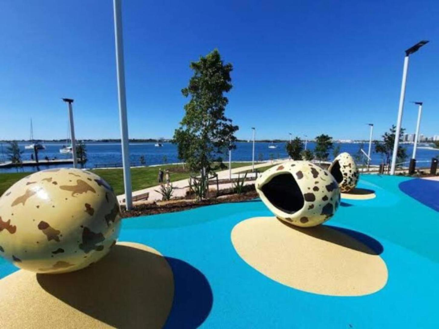 16 Sleep Family Group Getaway * Gold Coast