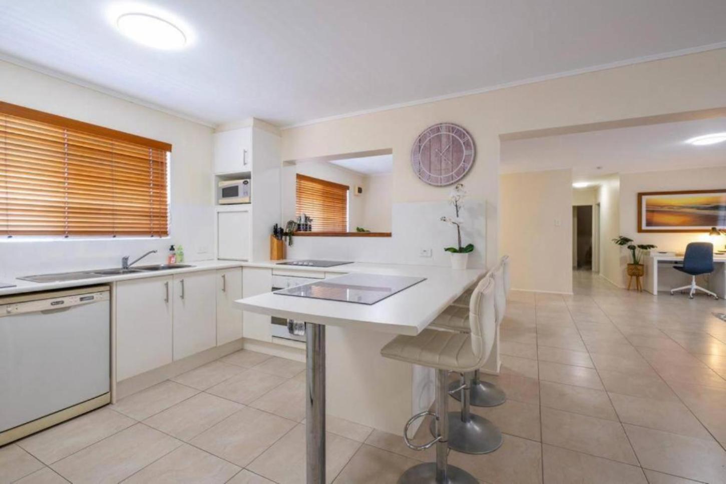 16 Sleep Family Group Getaway Apartment *