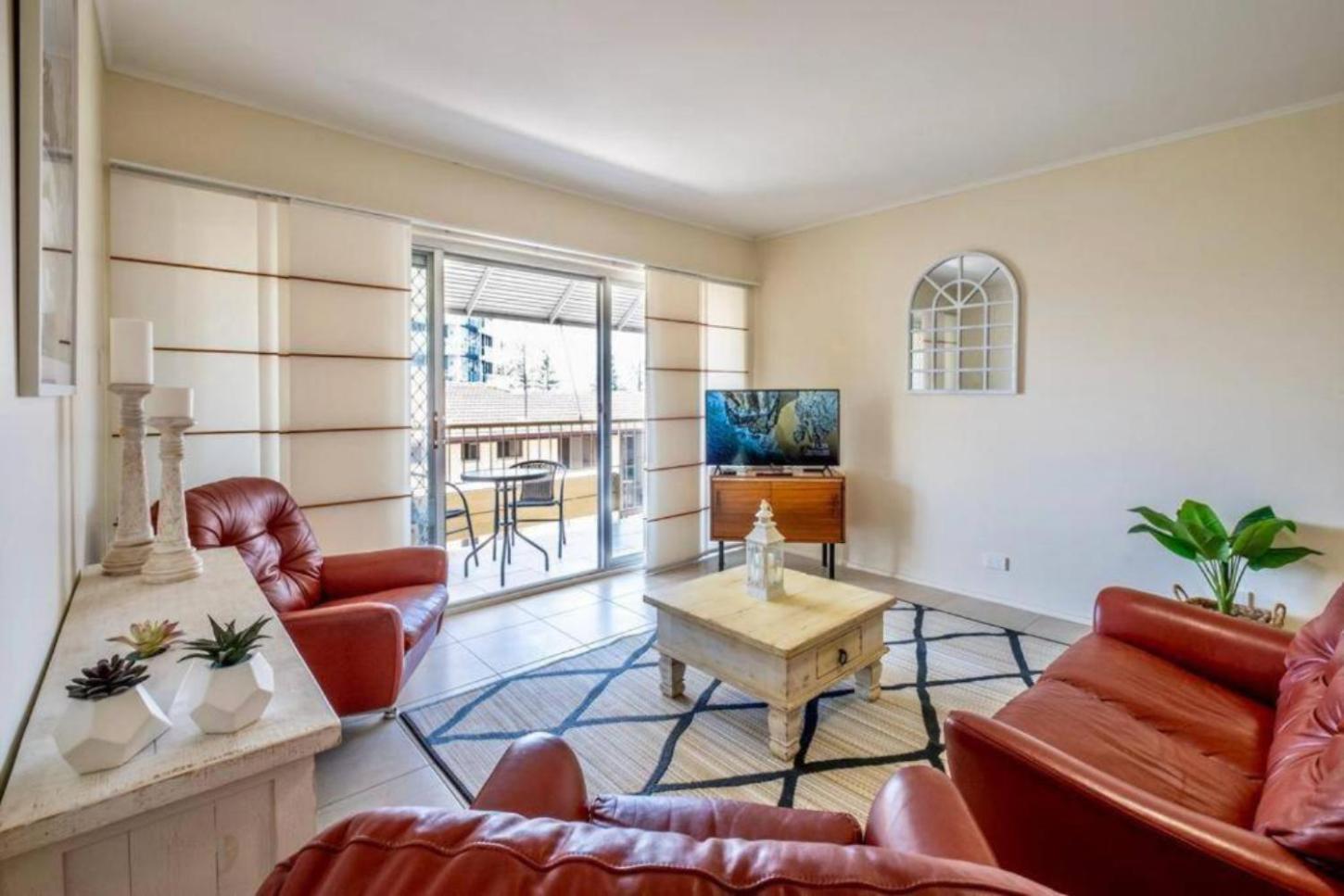 16 Sleep Family Group Getaway Apartment