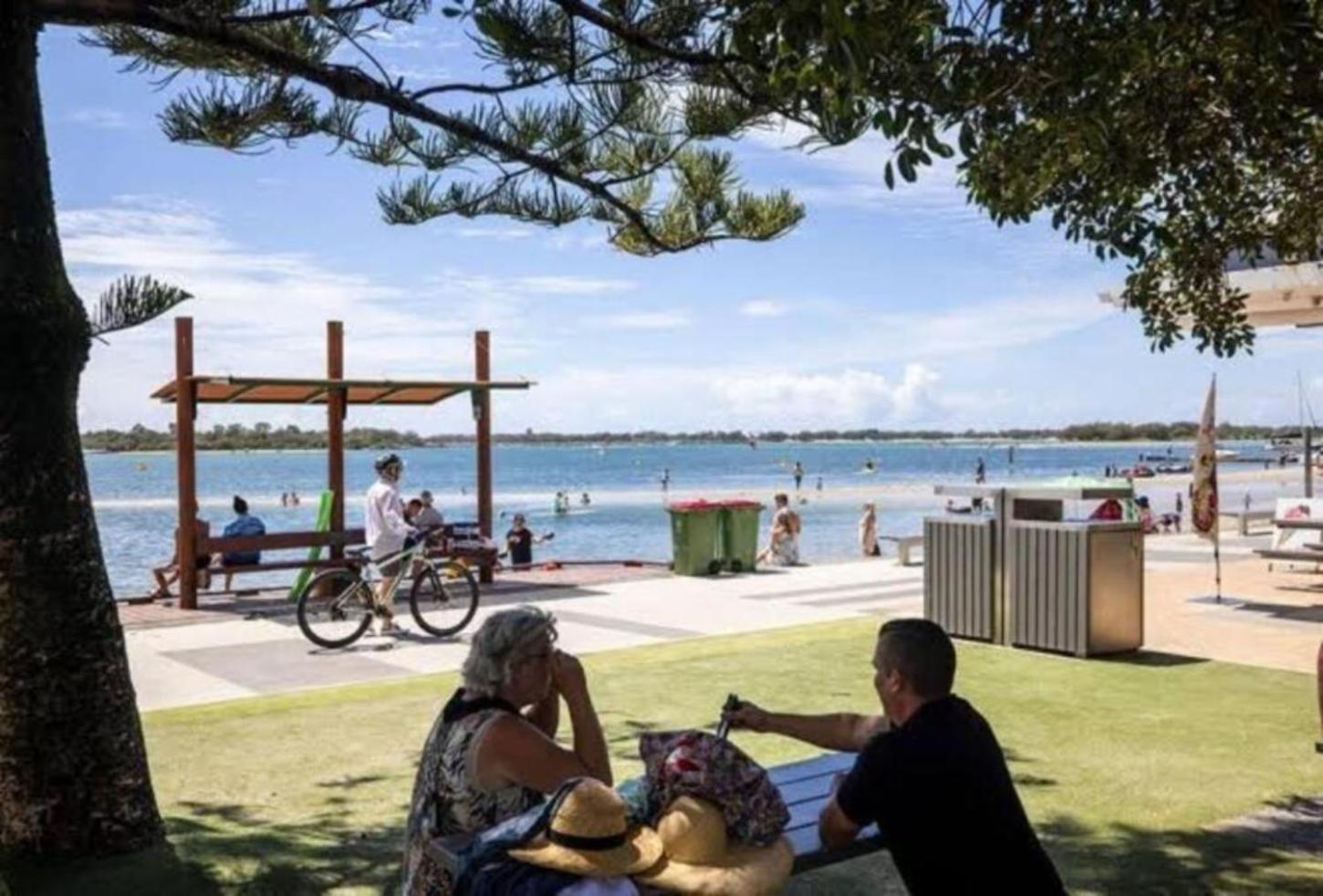 16 Sleep Family Group Getaway Apartment *