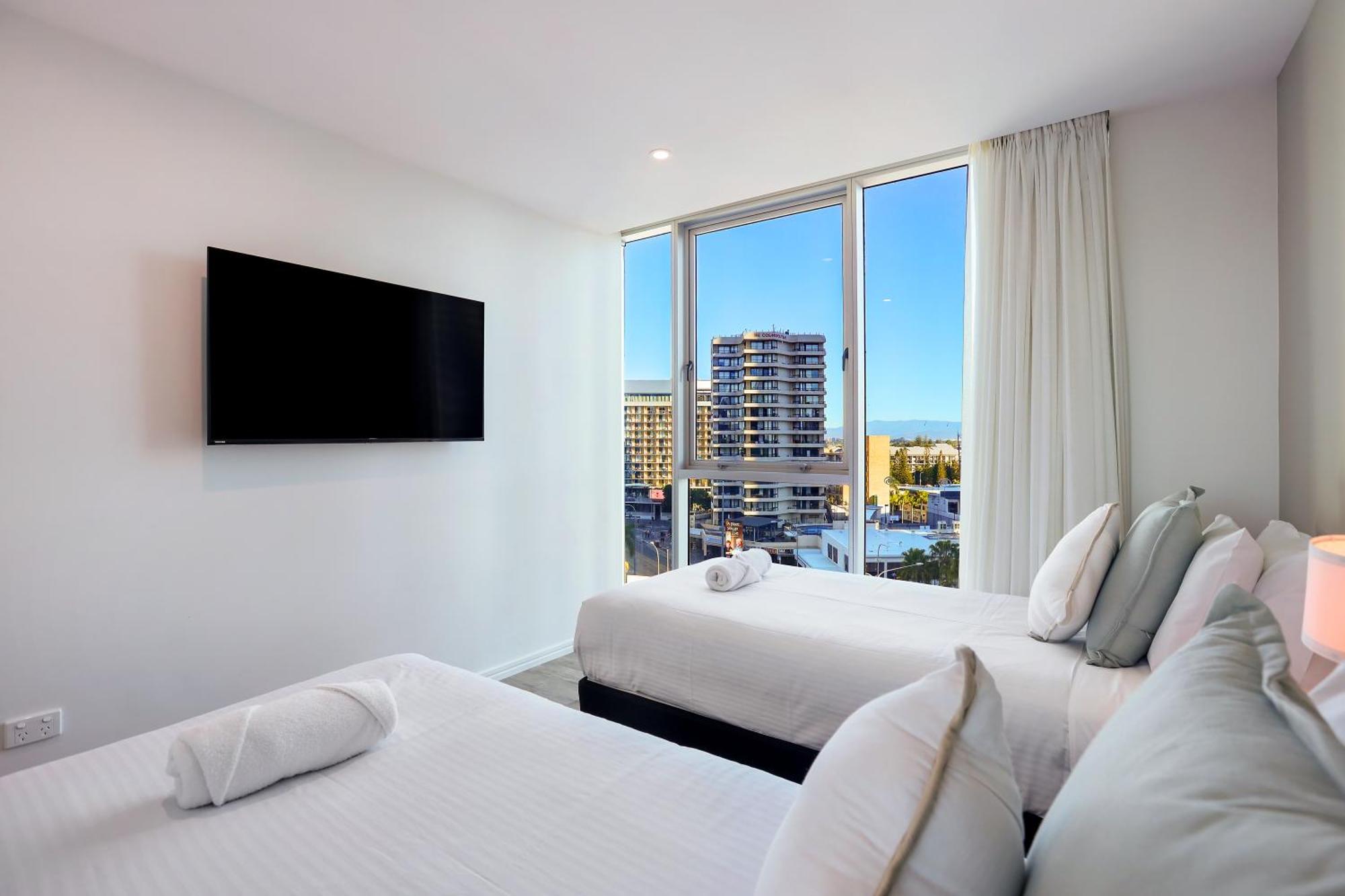Perfect H Tower Getaway Sufers Paradise Apartment