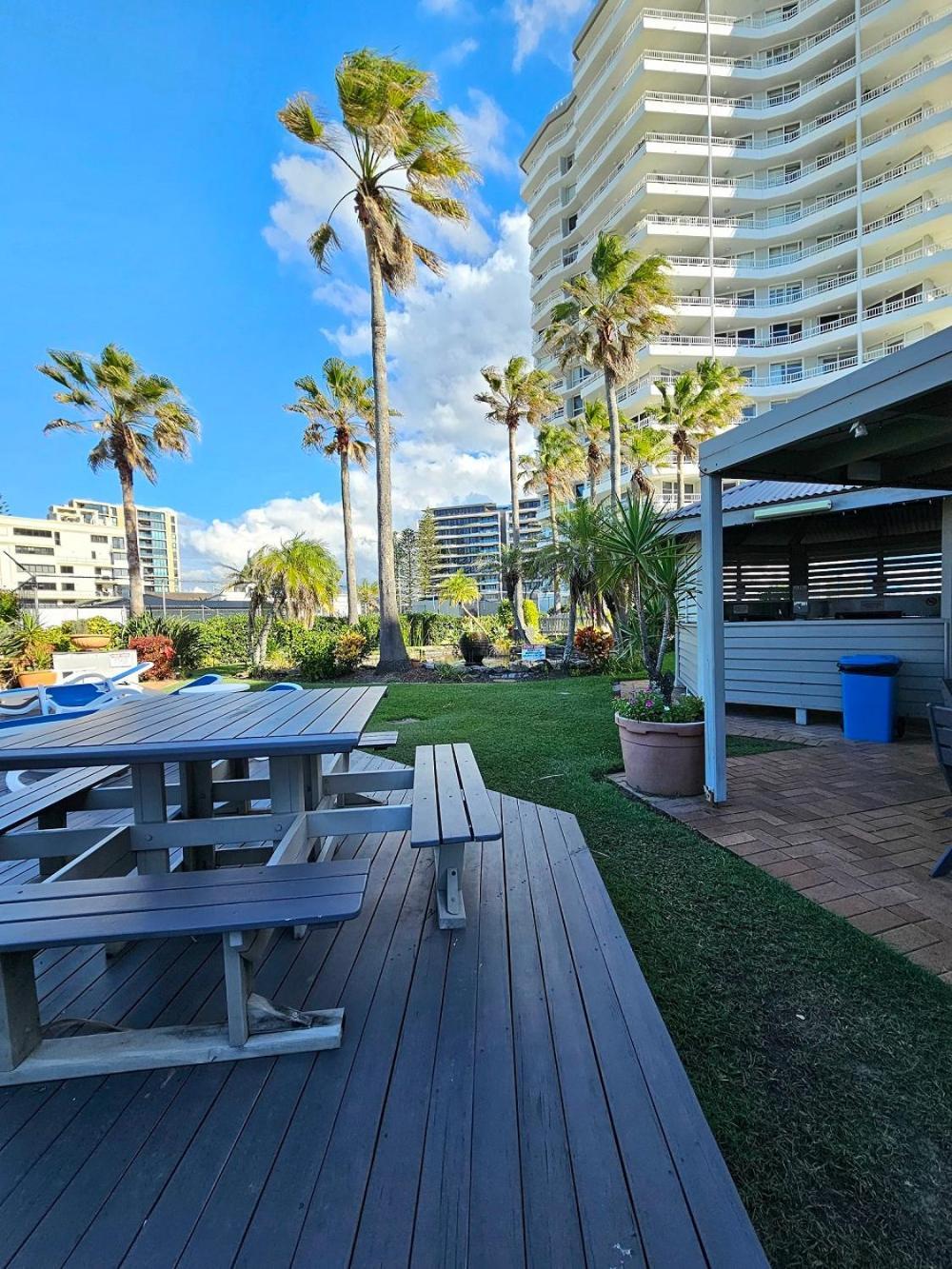 19th Avenue On The 4*