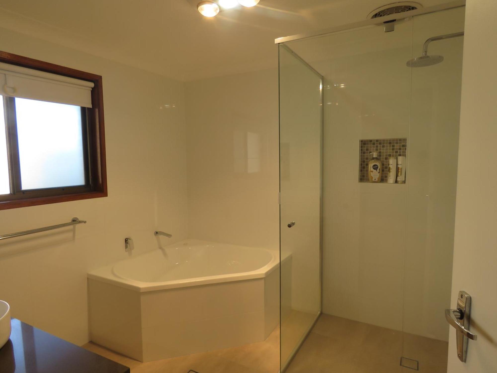 Waterfront House In Currumbin *