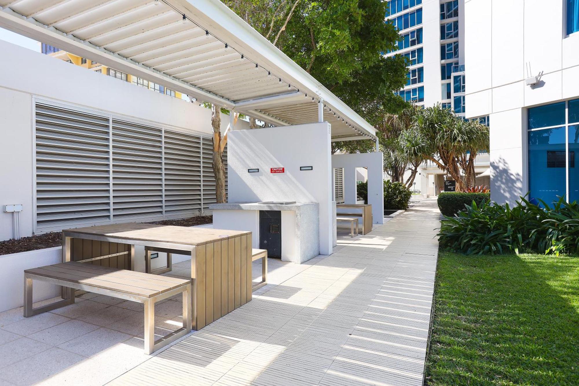 Perfect H Tower Getaway Sufers Paradise Apartment *