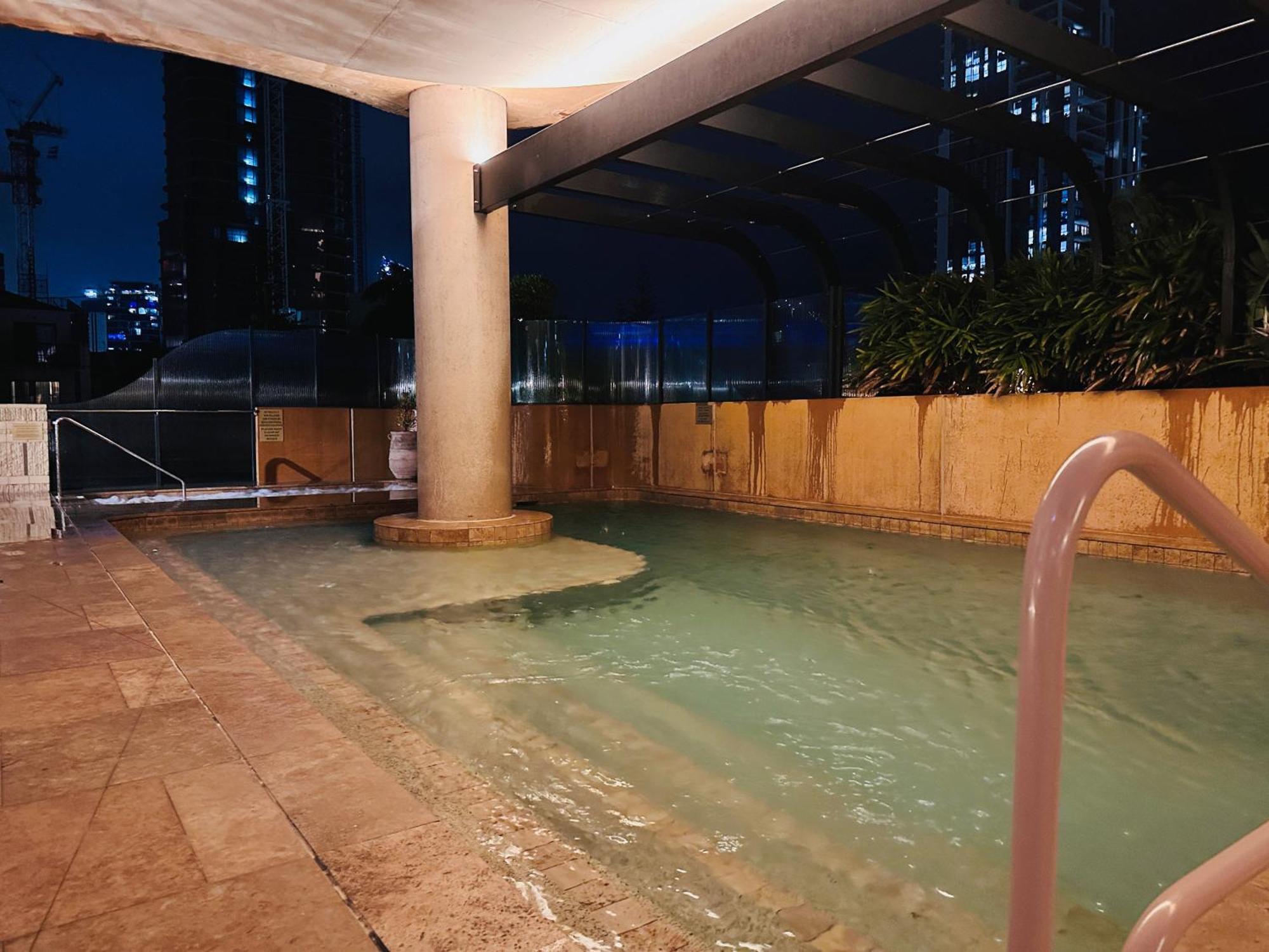 Luxe Living With Ocean View 3 Beds Parking Apartment Gold Coast