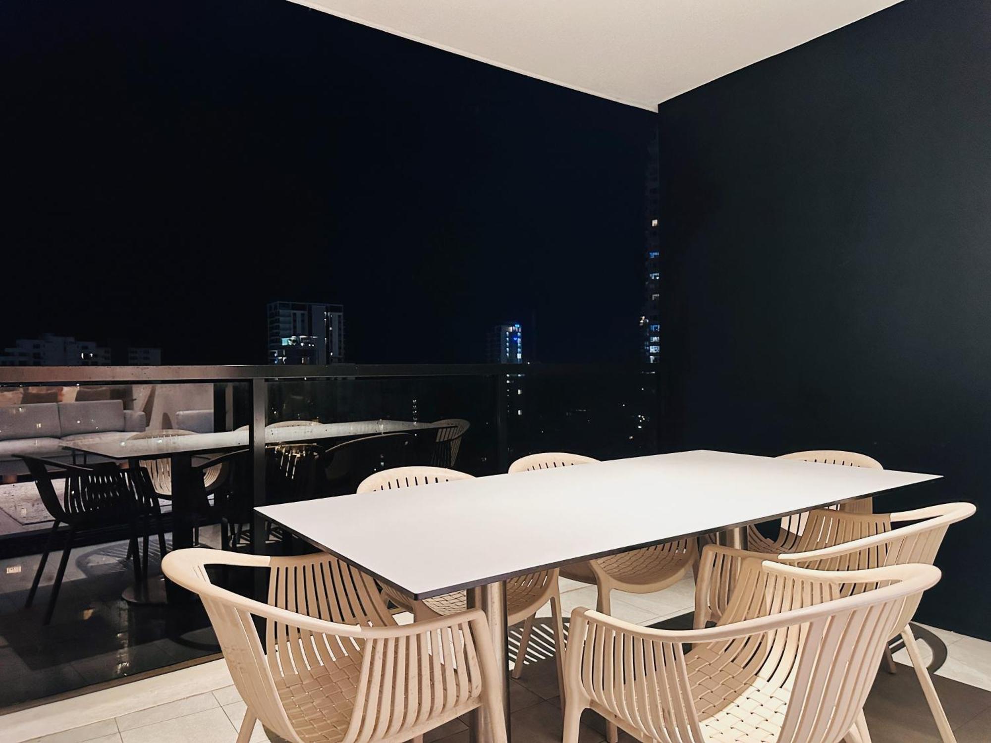 Luxe Living With Ocean View 3 Beds Parking *