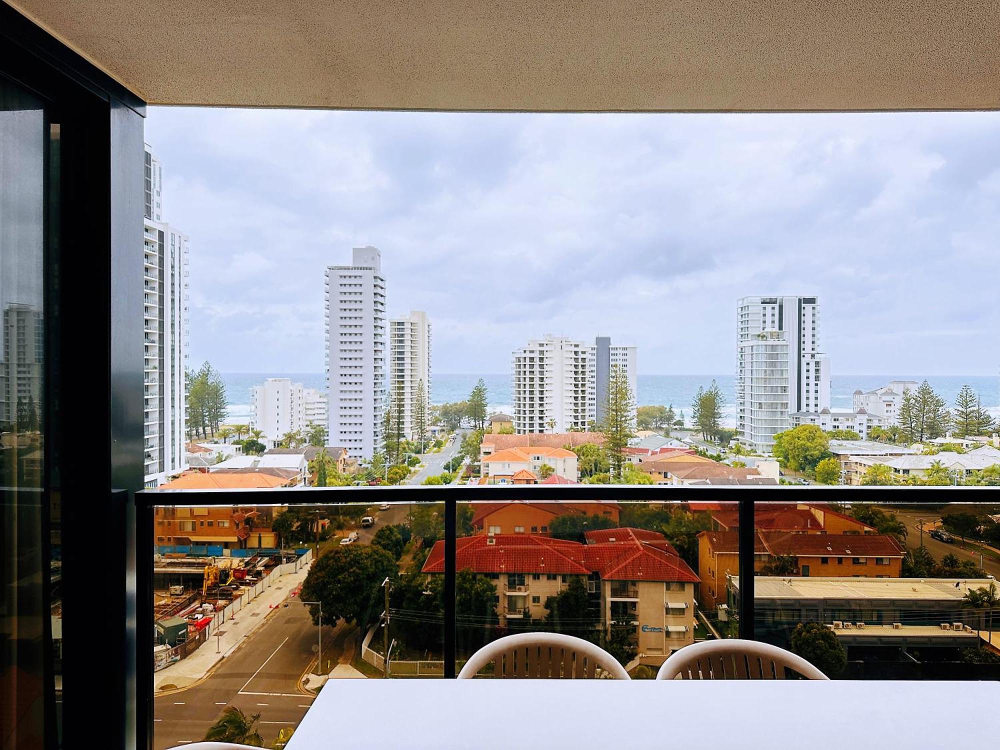 Luxe Living With Ocean View 3 Beds Parking * Gold Coast