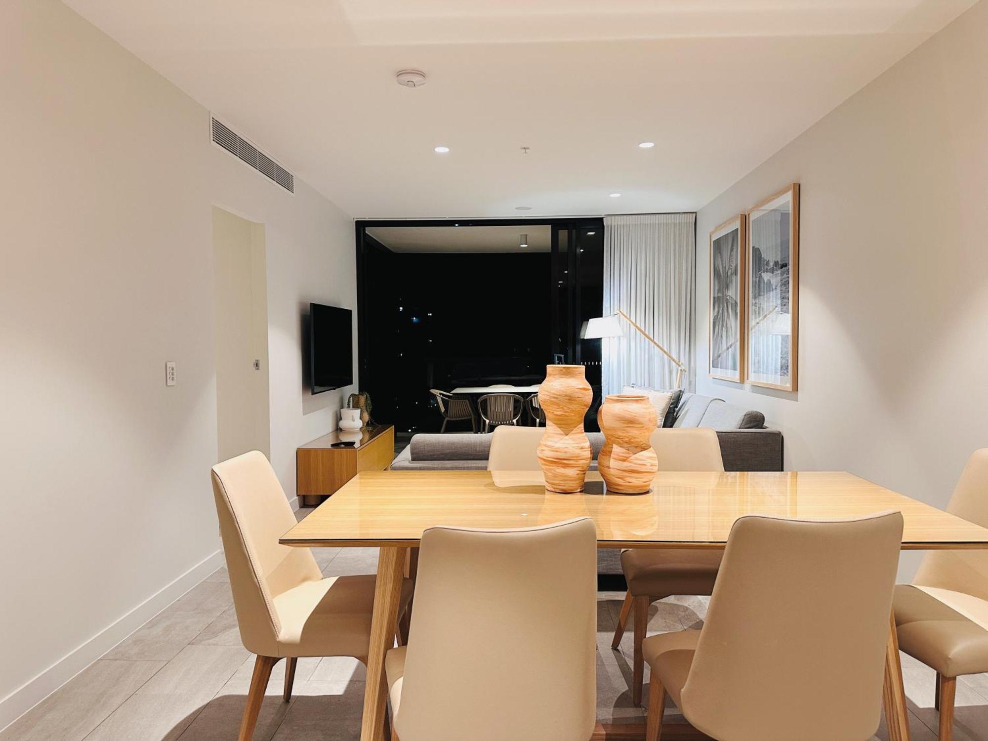 Luxe Living With Ocean View 3 Beds Parking