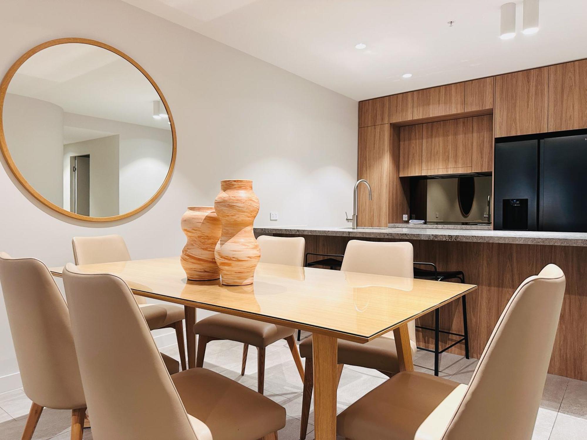 Apartment Luxe Living With Ocean View 3 Beds Parking *