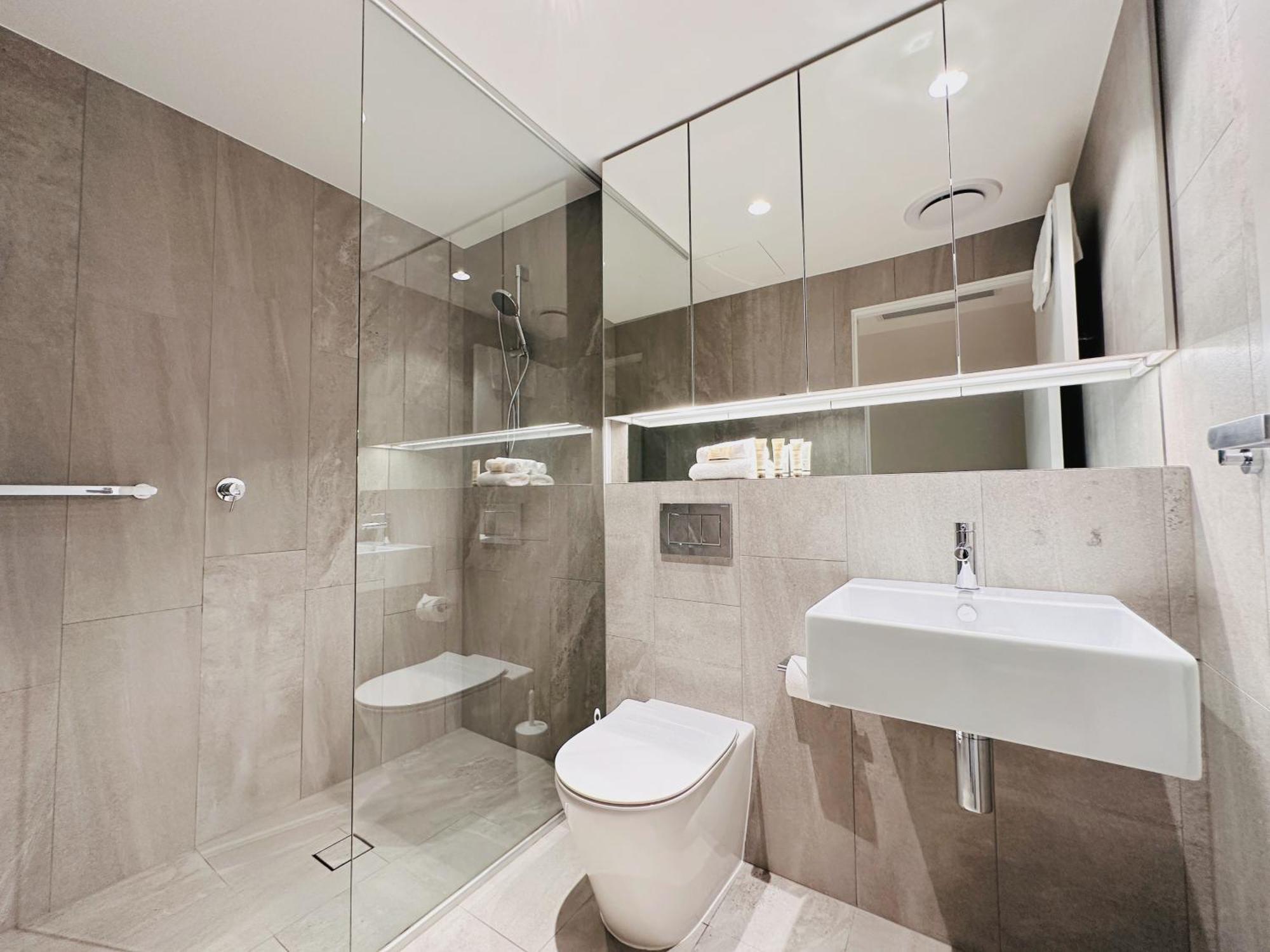 Luxe Living With Ocean View 3 Beds Parking *