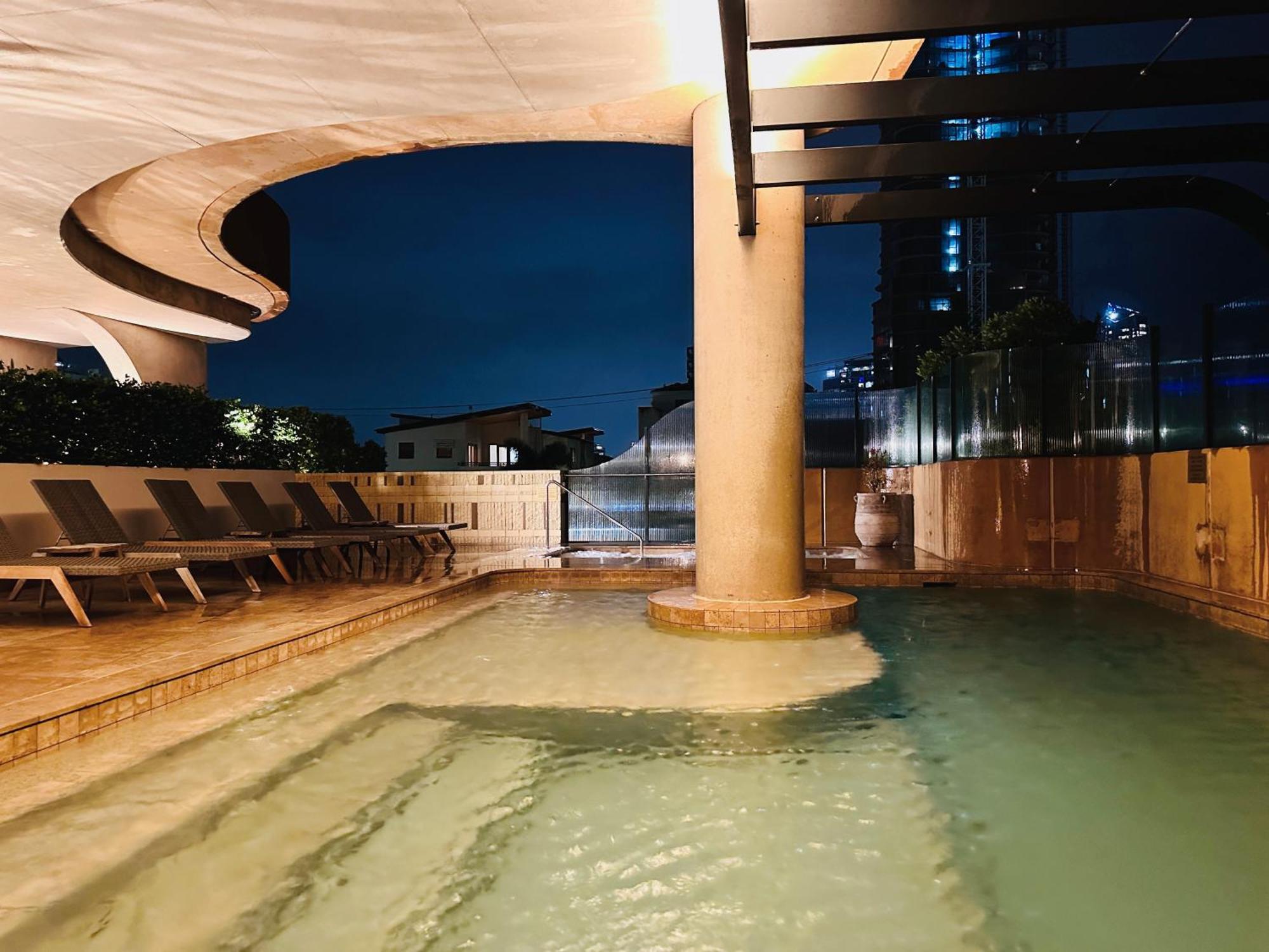 Luxe Living With Ocean View 3 Beds Parking Gold Coast