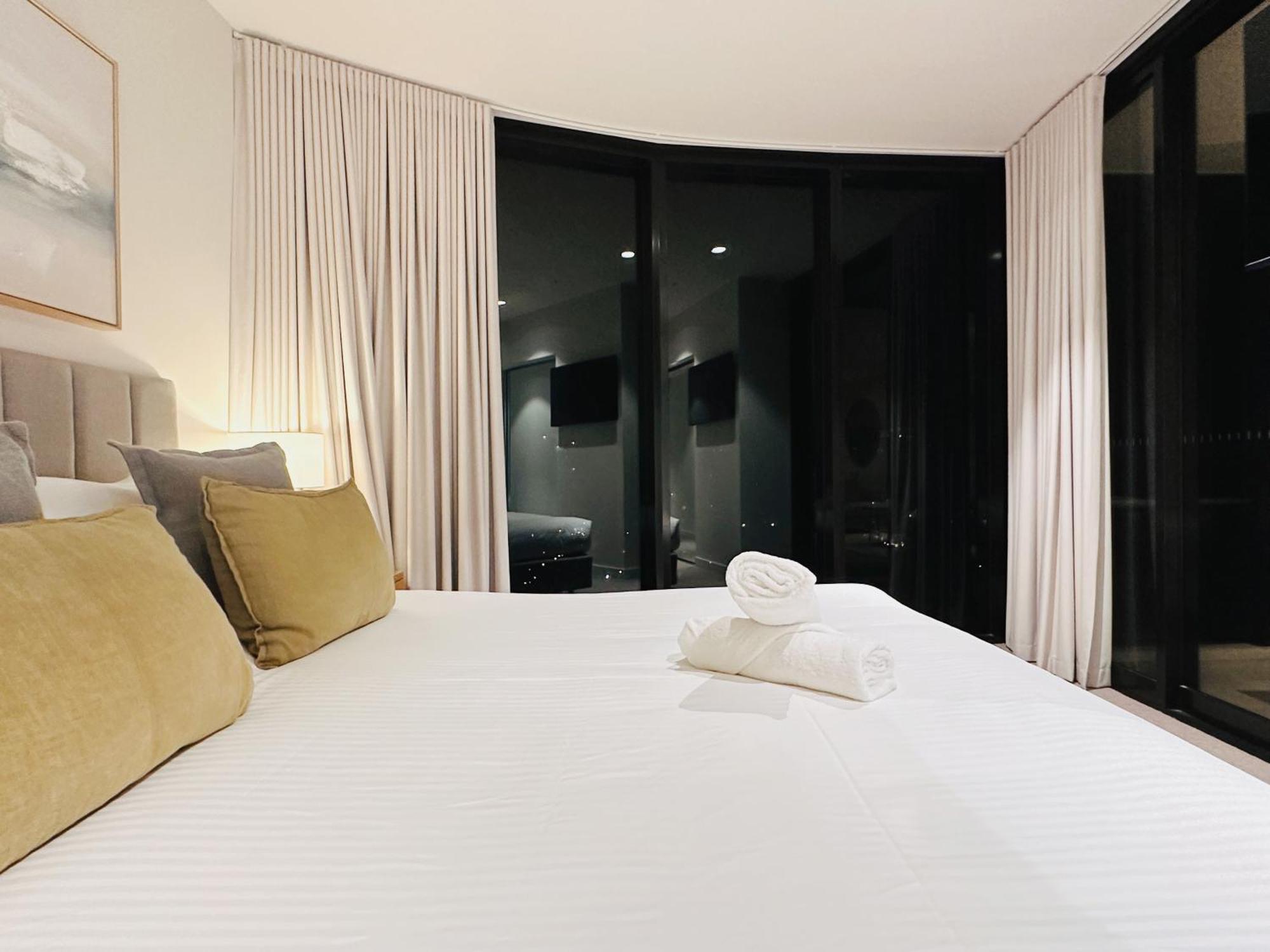 Luxe Living With Ocean View 3 Beds Parking * Gold Coast