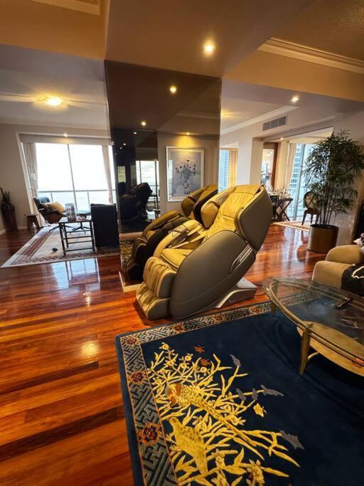 Welcome To A 275m2 Sub-penthouse With Great Ocean Apartamento Gold Coast