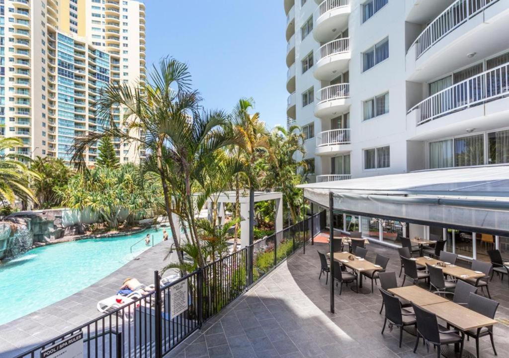 Surfers Paradise - Huge Family Apartment