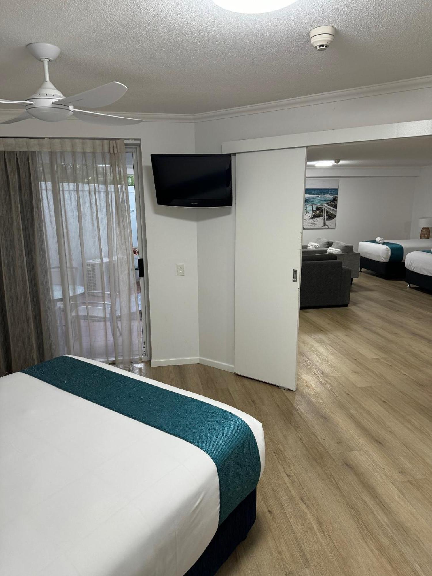 Surfers Paradise - Huge Family Gold Coast