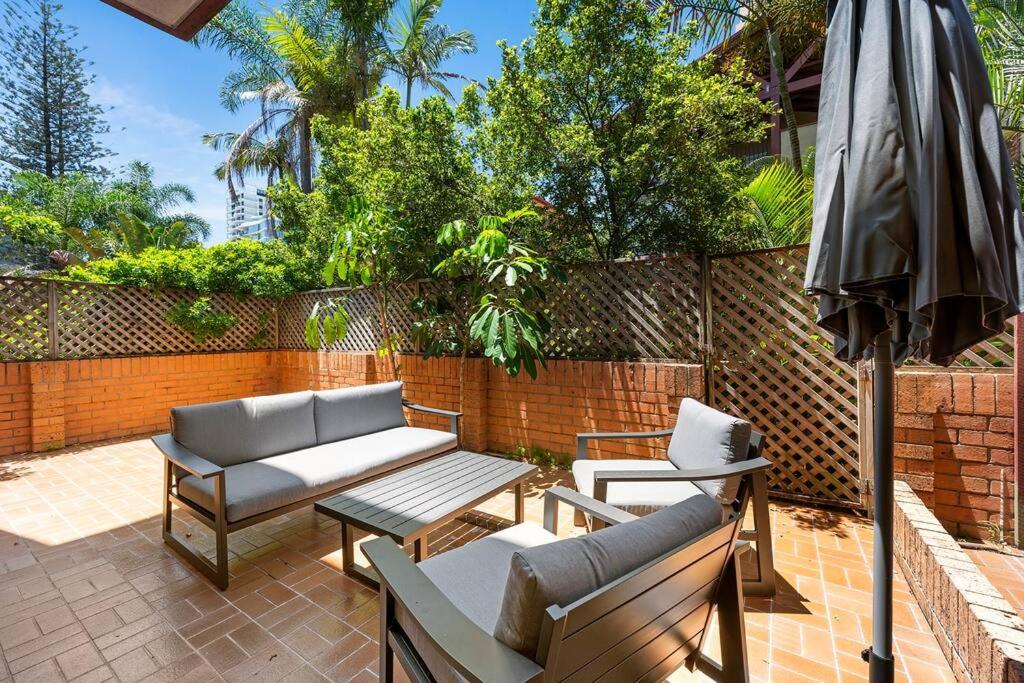 Blue Skies - 2 Bedroom Broadbeach Gold Coast