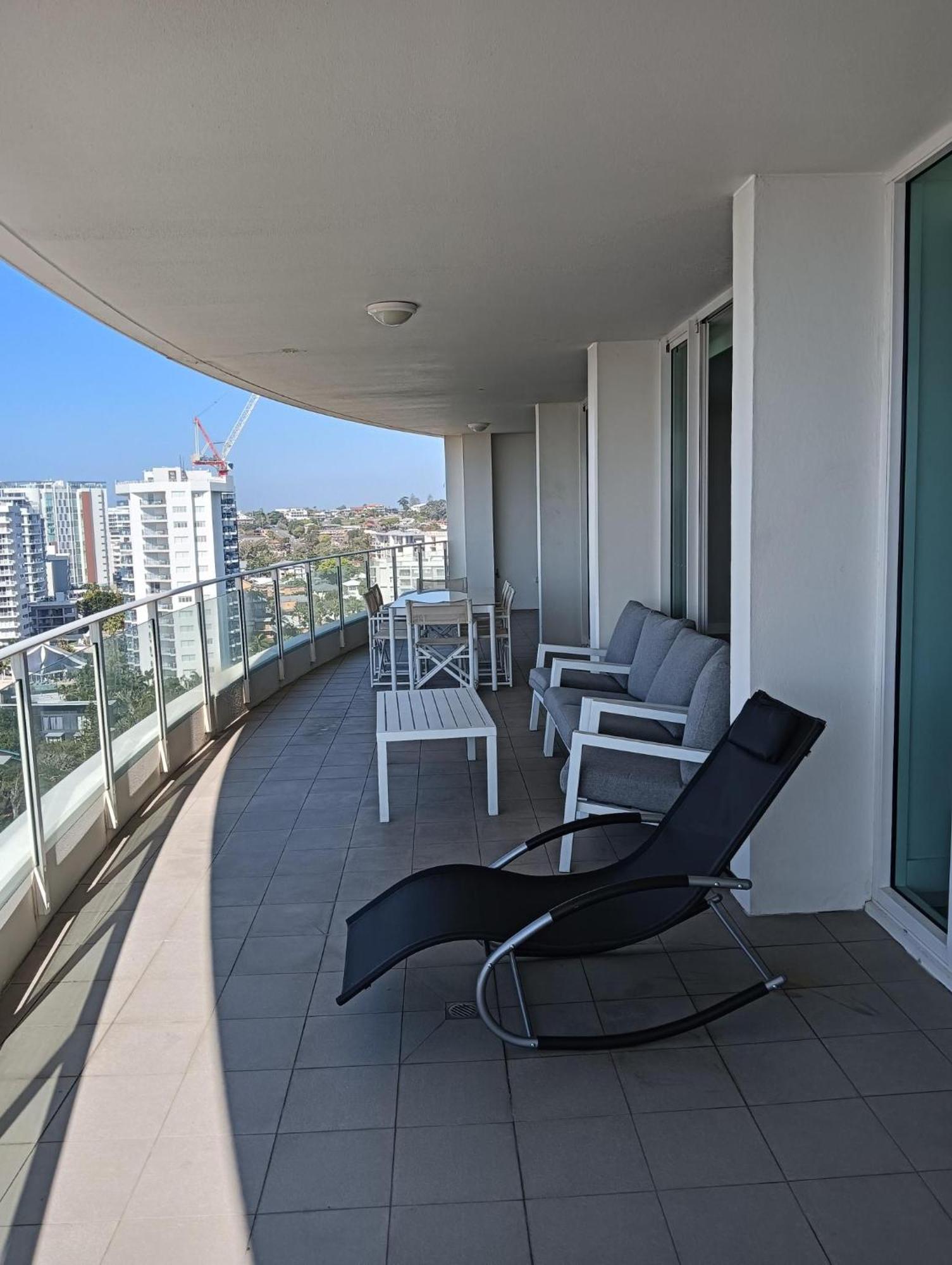 Kirra Surf Aparthotel 4*