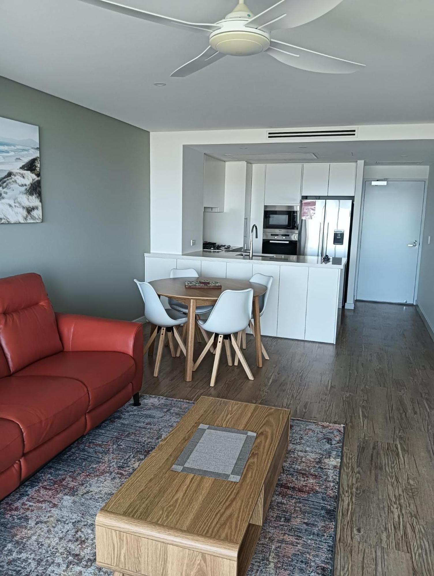 Aparthotel Kirra Surf 4*