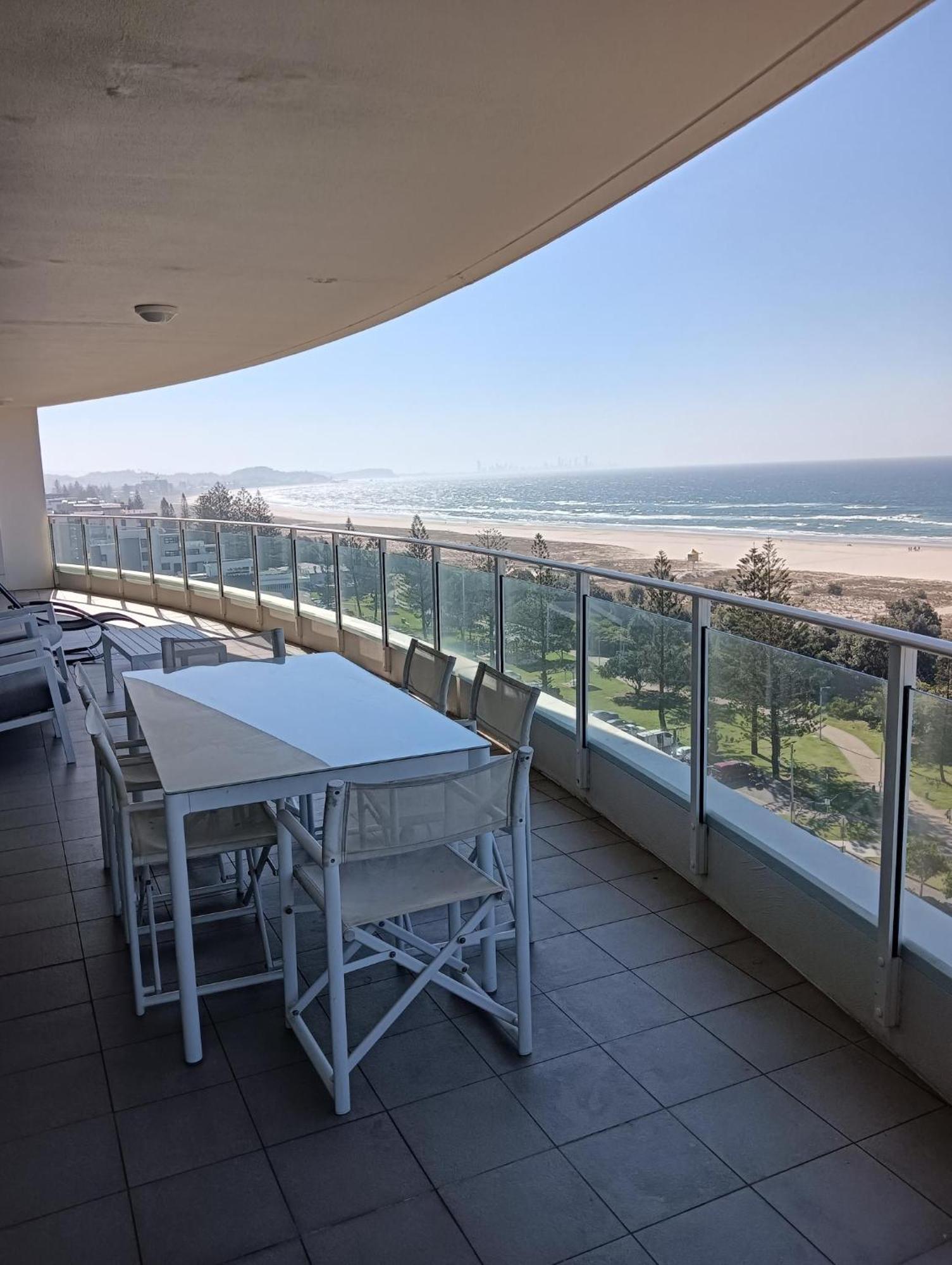 Kirra Surf Aparthotel 4*