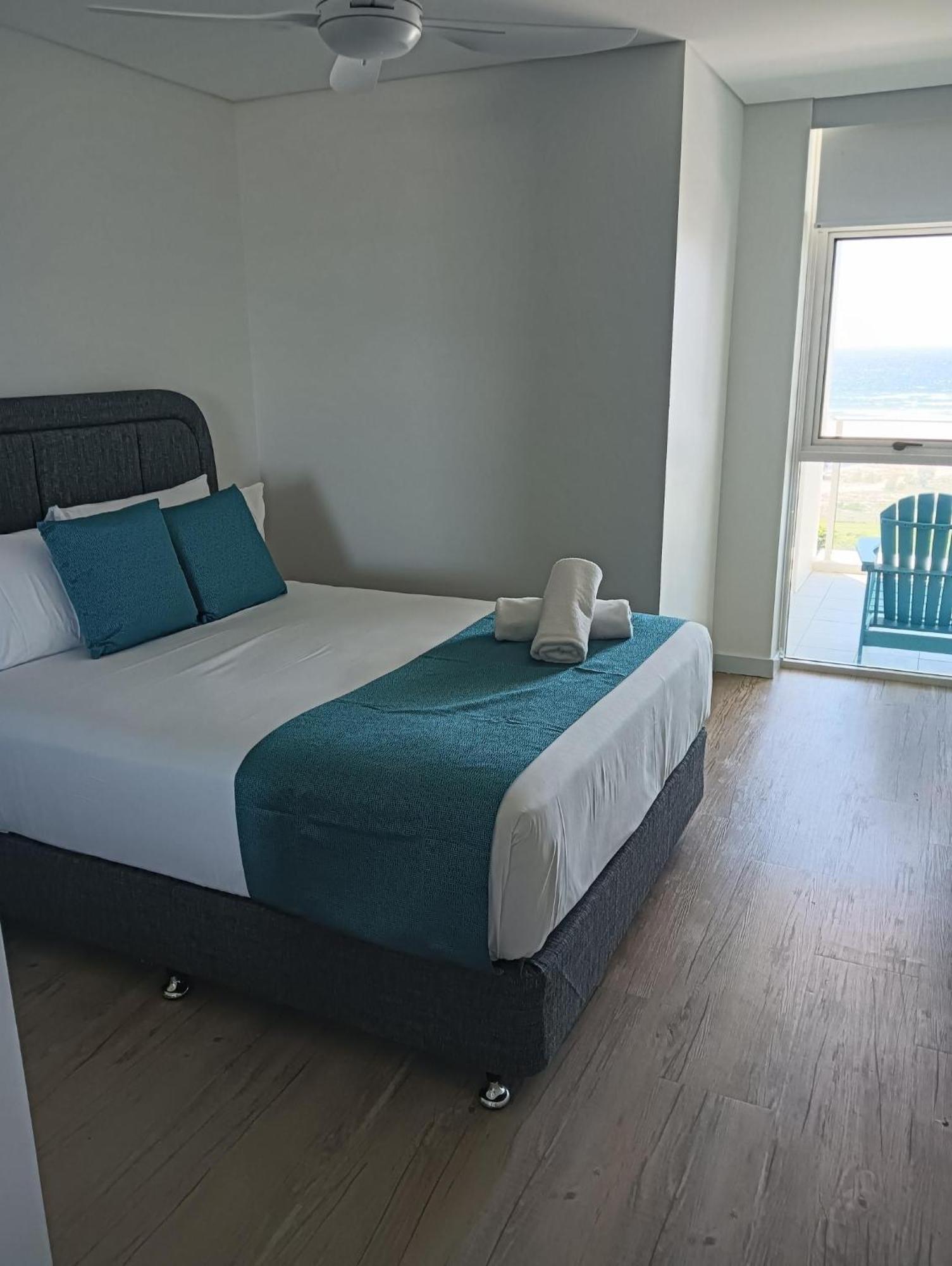 Aparthotel Kirra Surf 4*