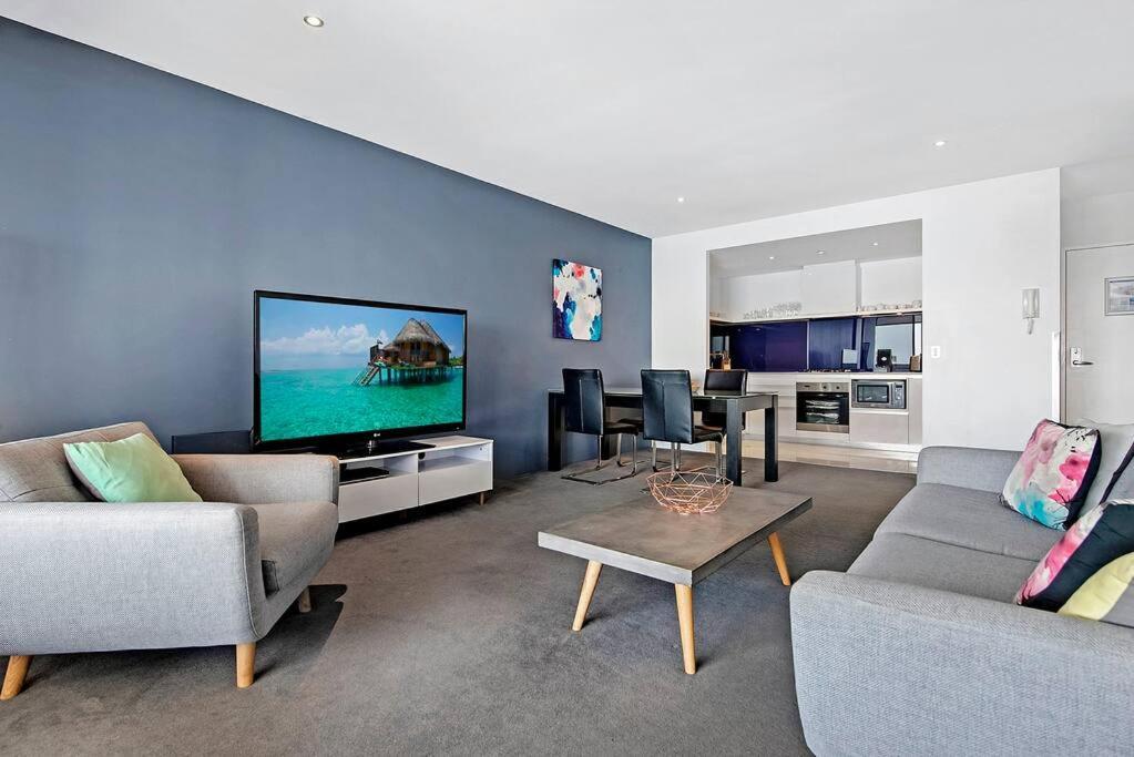 Circle On Cavill Level 33 Ocean Living - Hosted By Coastal Letting Co. Apartment