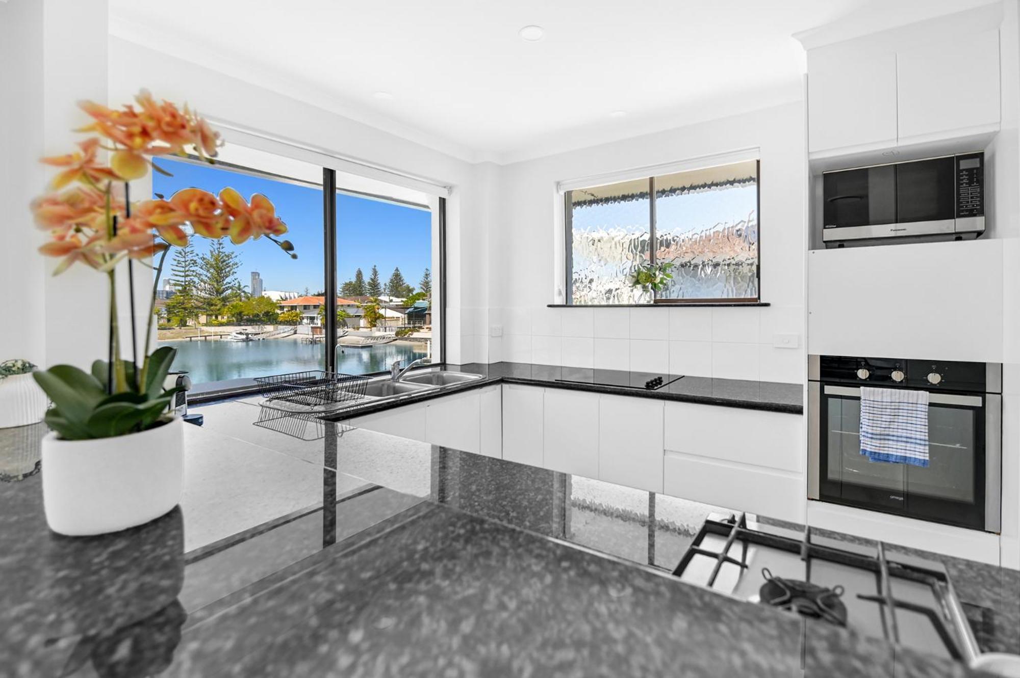 Riverside 3bedroom Sunny House In Surfers Paradise *