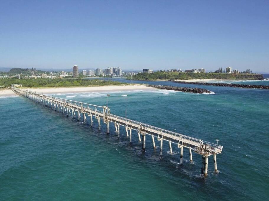 Simple & Peaceful Escape! Entire 4 Bedroom House 10min To Theme Parks Gold Coast