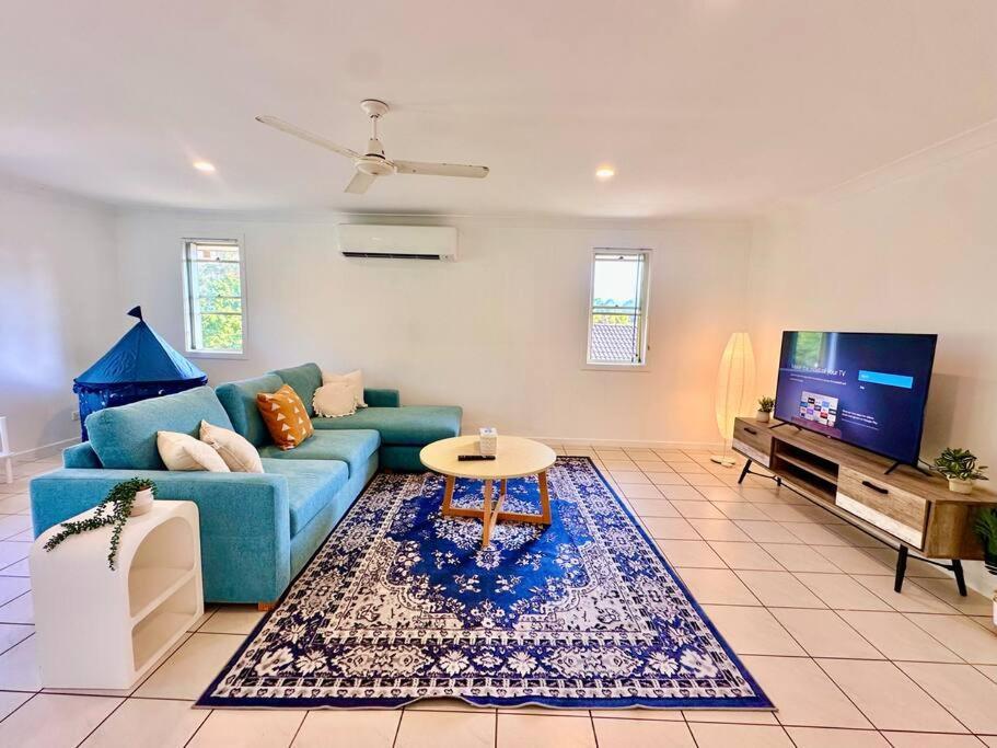 Simple & Peaceful Escape! Entire 4 Bedroom House 10min To Theme Parks Casa de férias