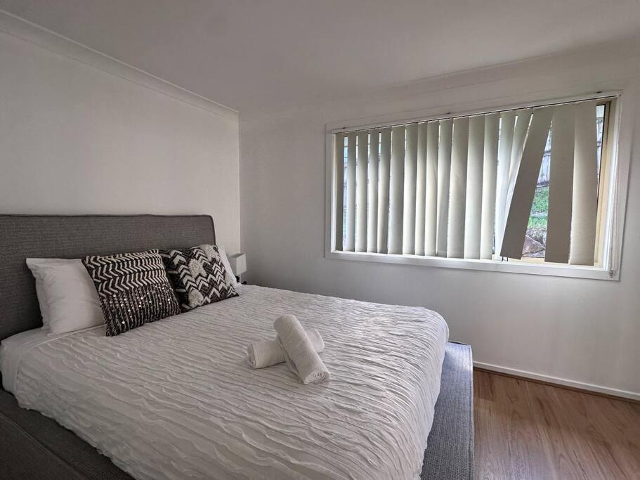 Simple & Peaceful Escape! Entire 4 Bedroom House 10min To Theme Parks * Gold Coast