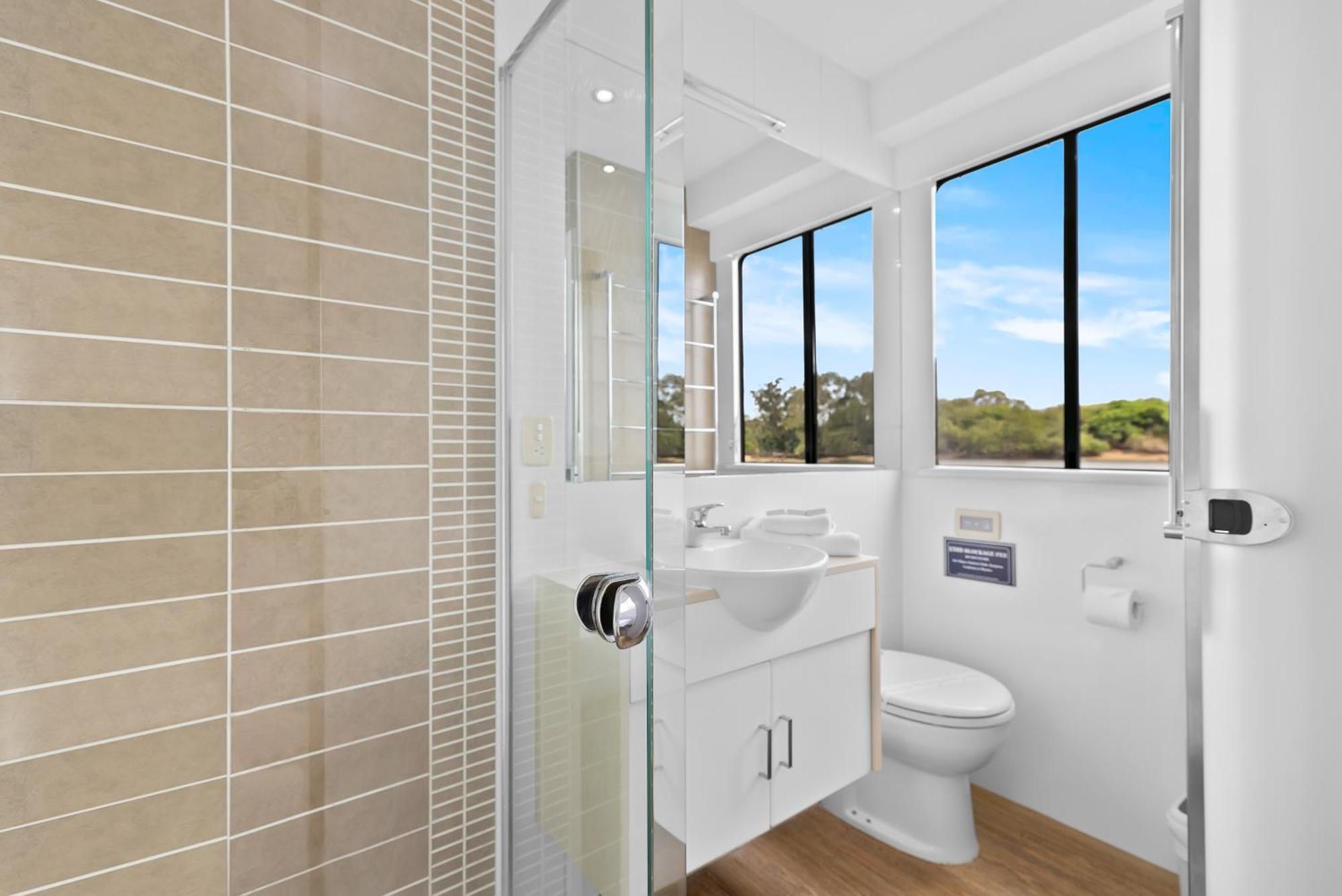 Coomera Houseboats Botel 4*