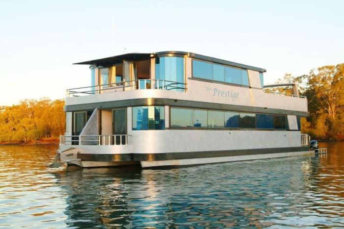 Coomera Houseboats Botel Gold Coast
