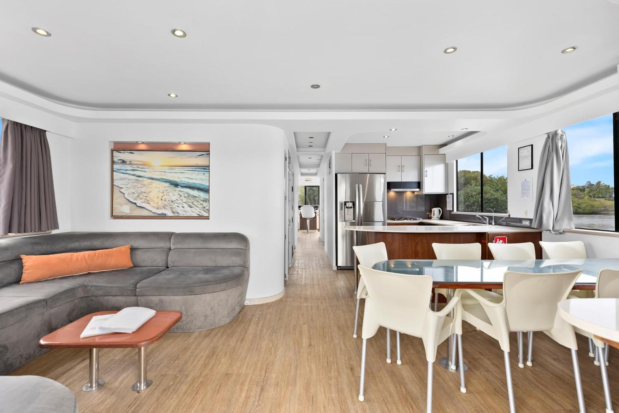Botel Coomera Houseboats Gold Coast