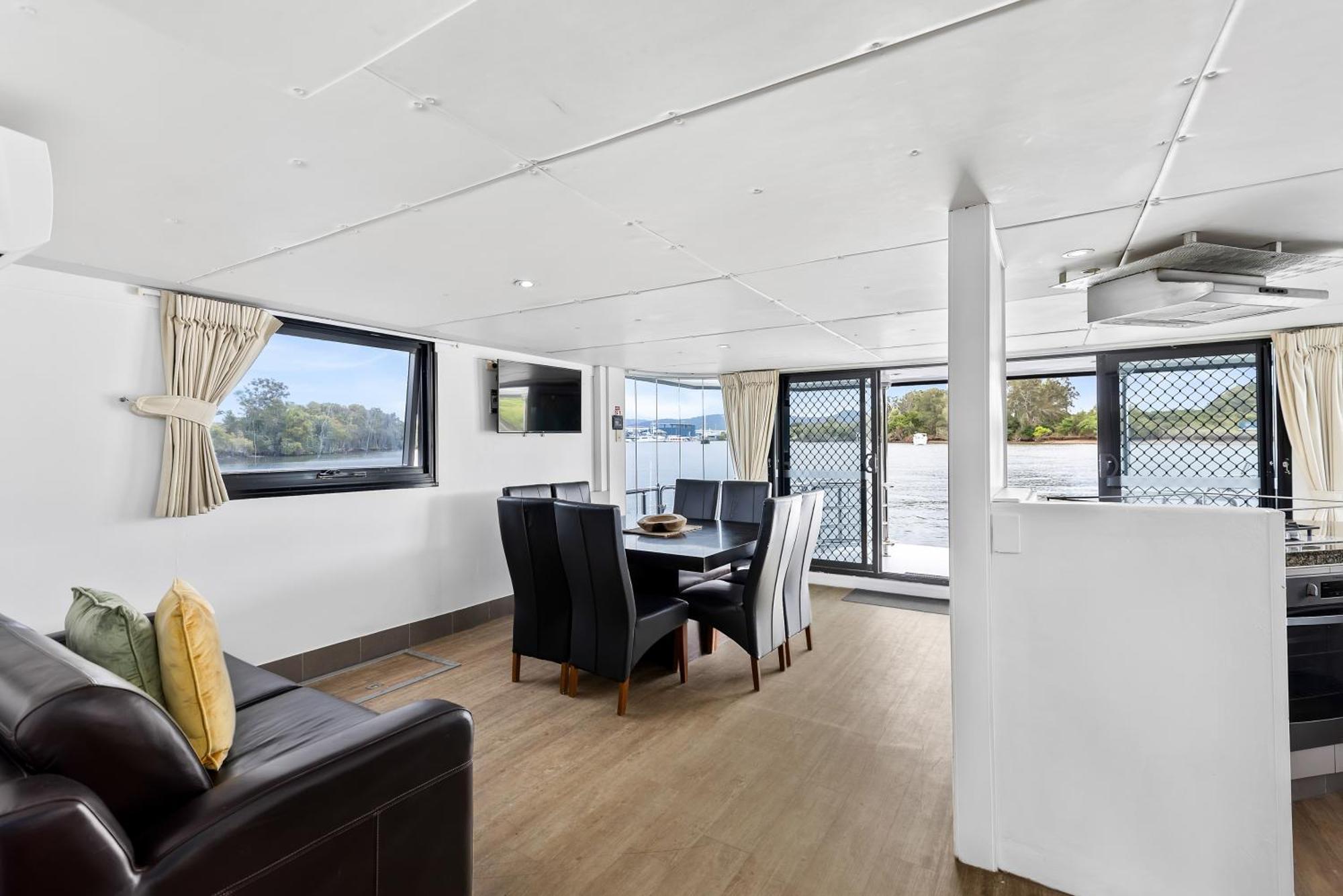 Coomera Houseboats Botel 4*