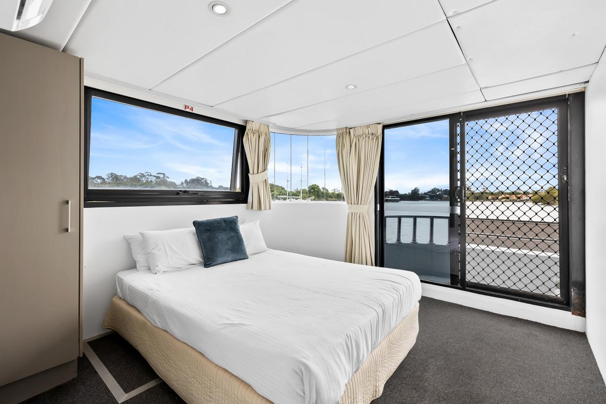 Botel Coomera Houseboats Gold Coast