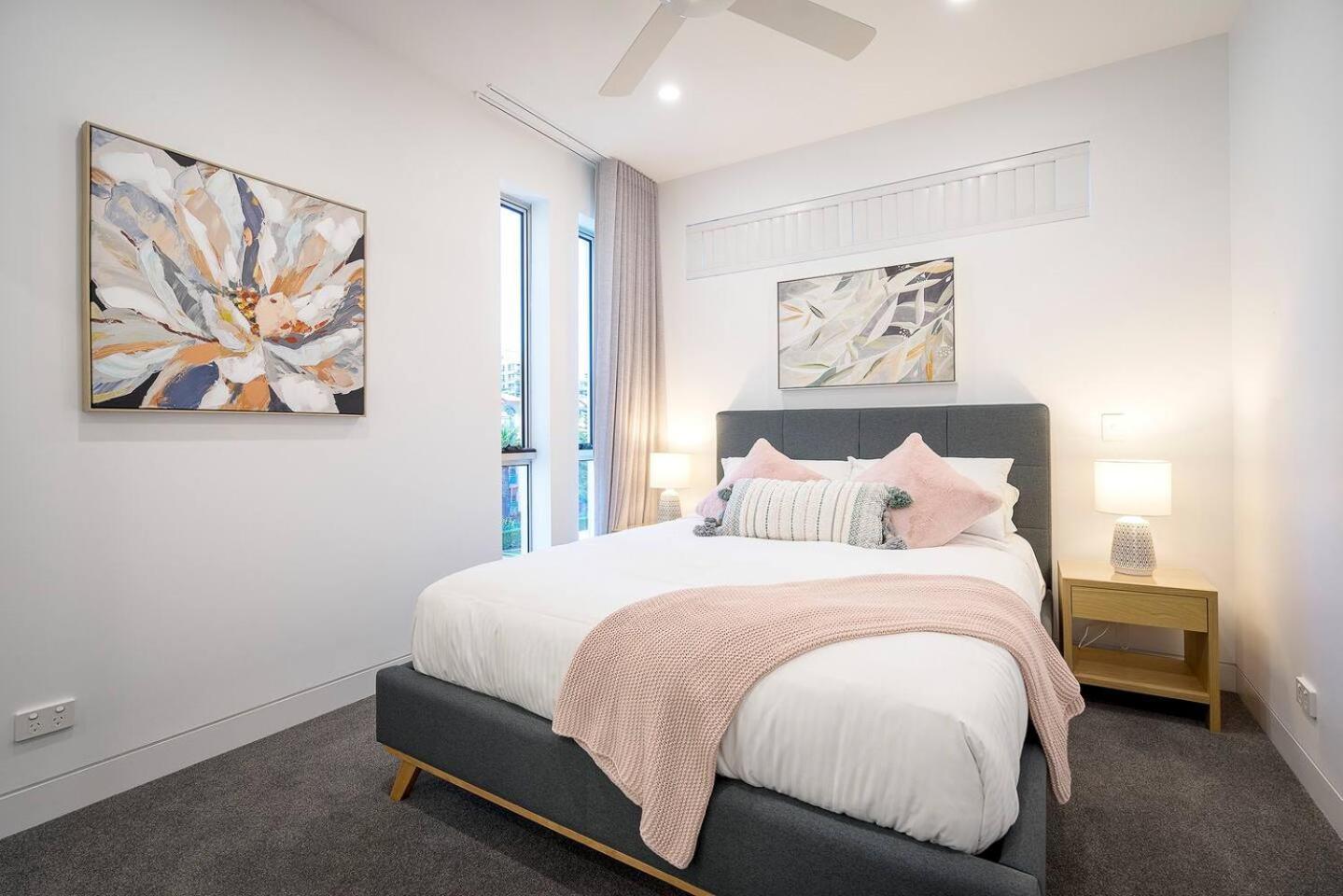 'dee-ell Place' A Beachside Entertainer's Dream