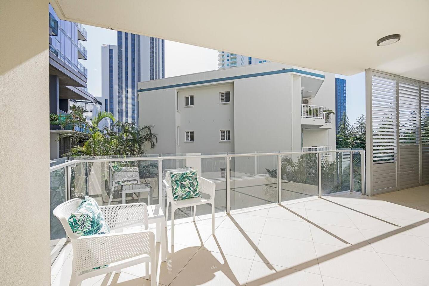 Apartment 'dee-ell Place' A Beachside Entertainer's Dream Gold Coast