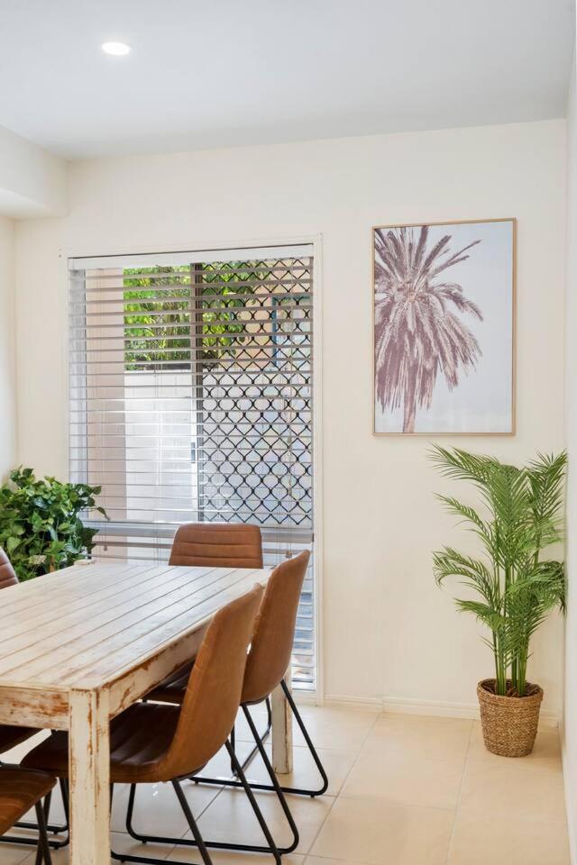 Apartment Sunalia - Dual-storey Chic On Chevron Island *