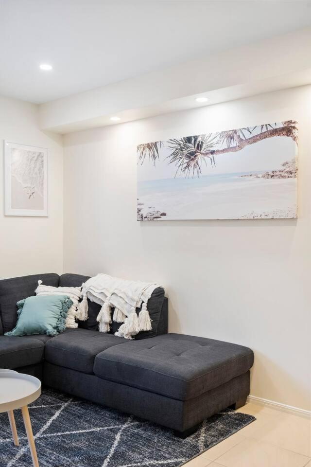 Sunalia - Dual-storey Chic On Chevron Island Apartment Gold Coast