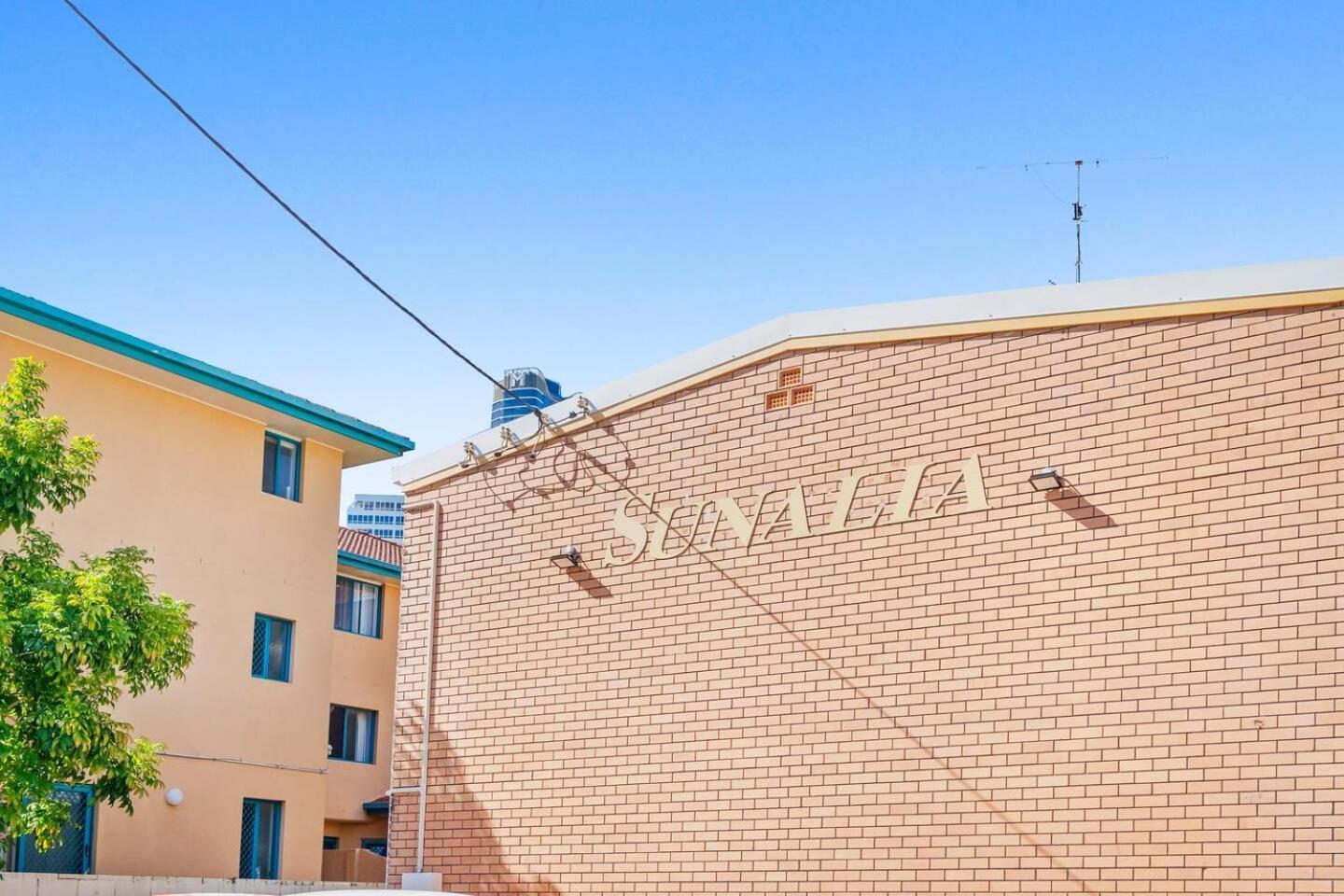 Sunalia - Dual-storey Chic On Chevron Island