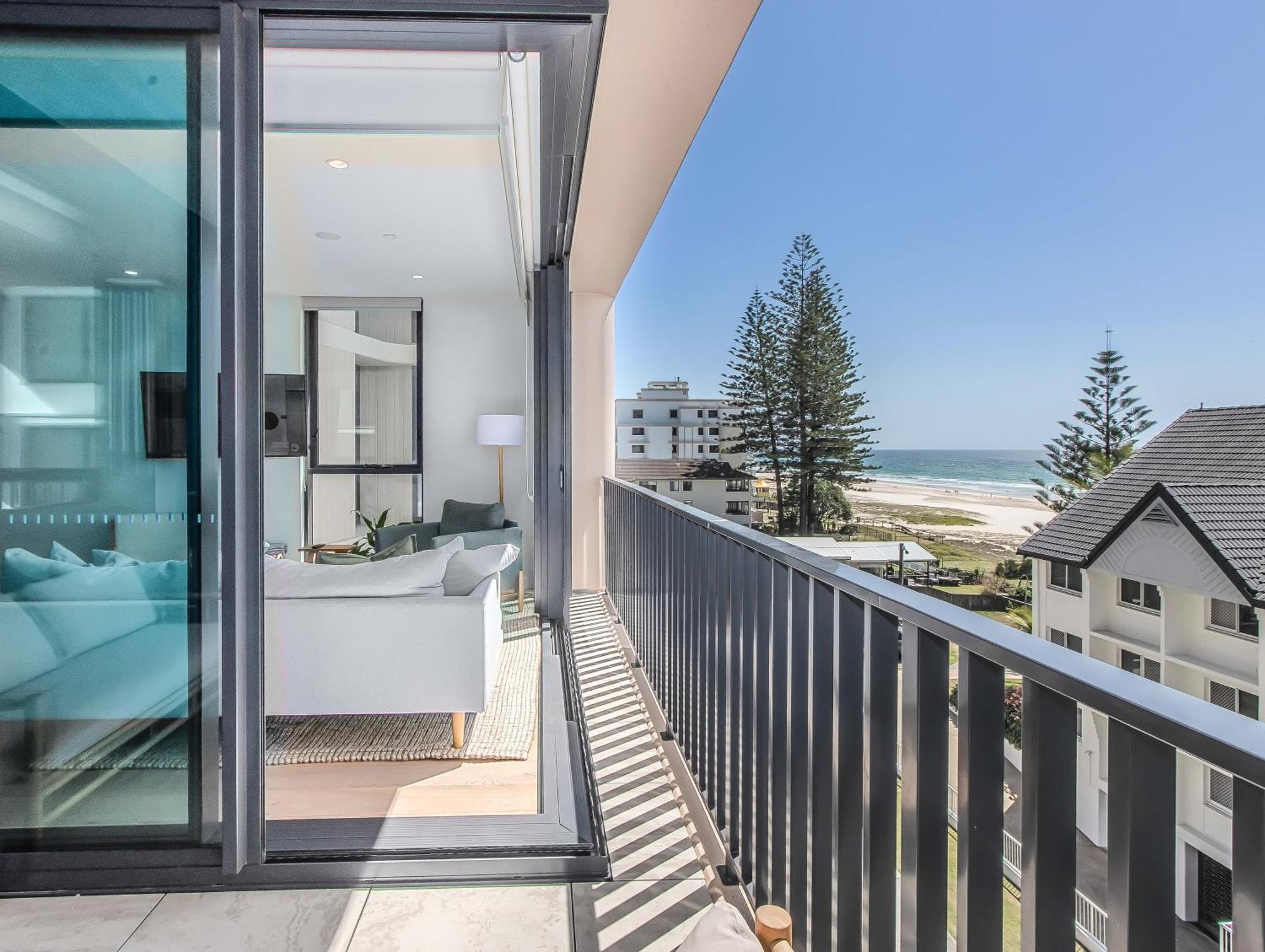 Hemingway Palm - Premium Oceanview By Burleigh Letting Apartment