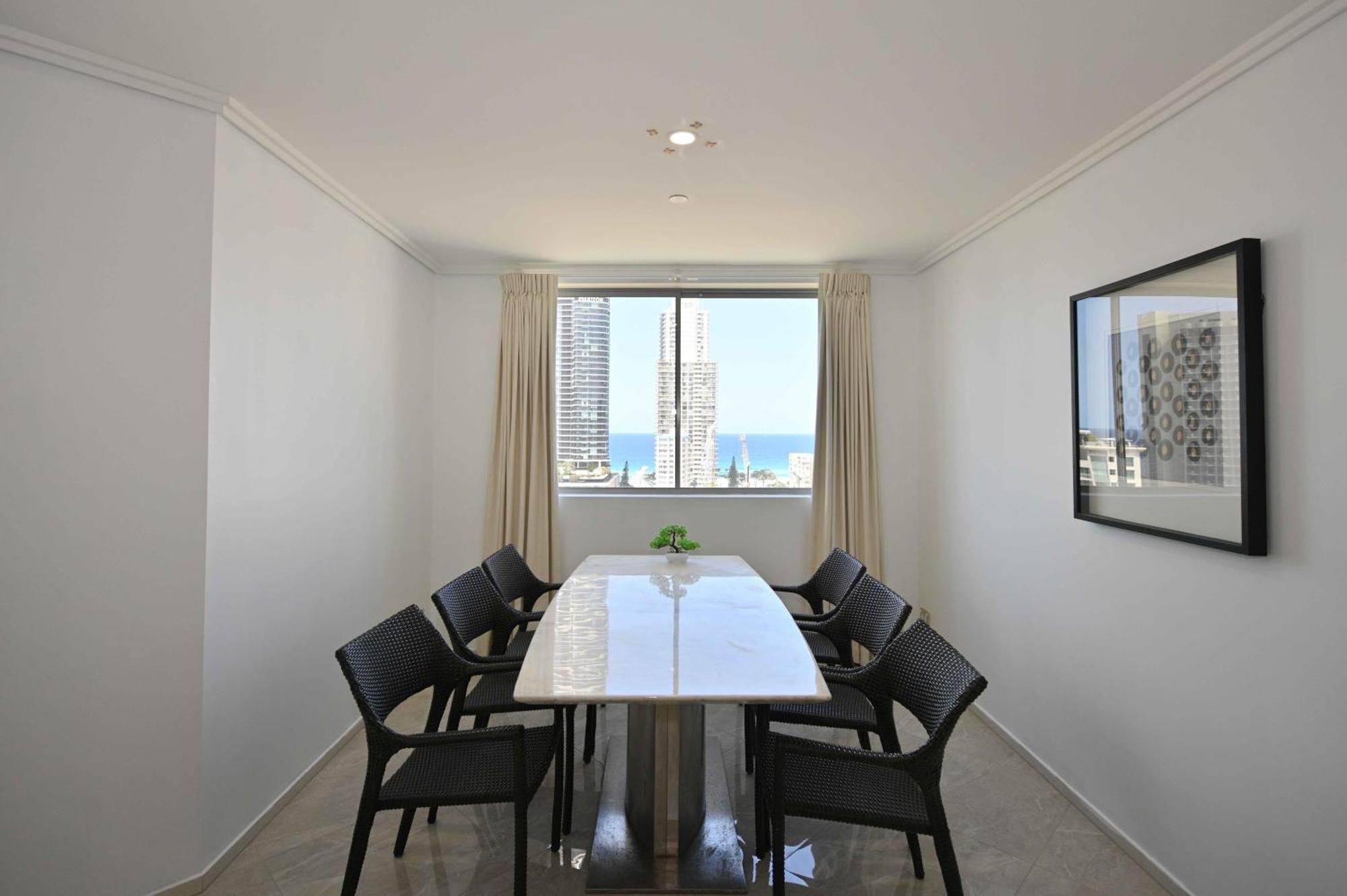 Oceanview Located In The Heart Of Surfers - Self Contained, Privately Managed Apartment