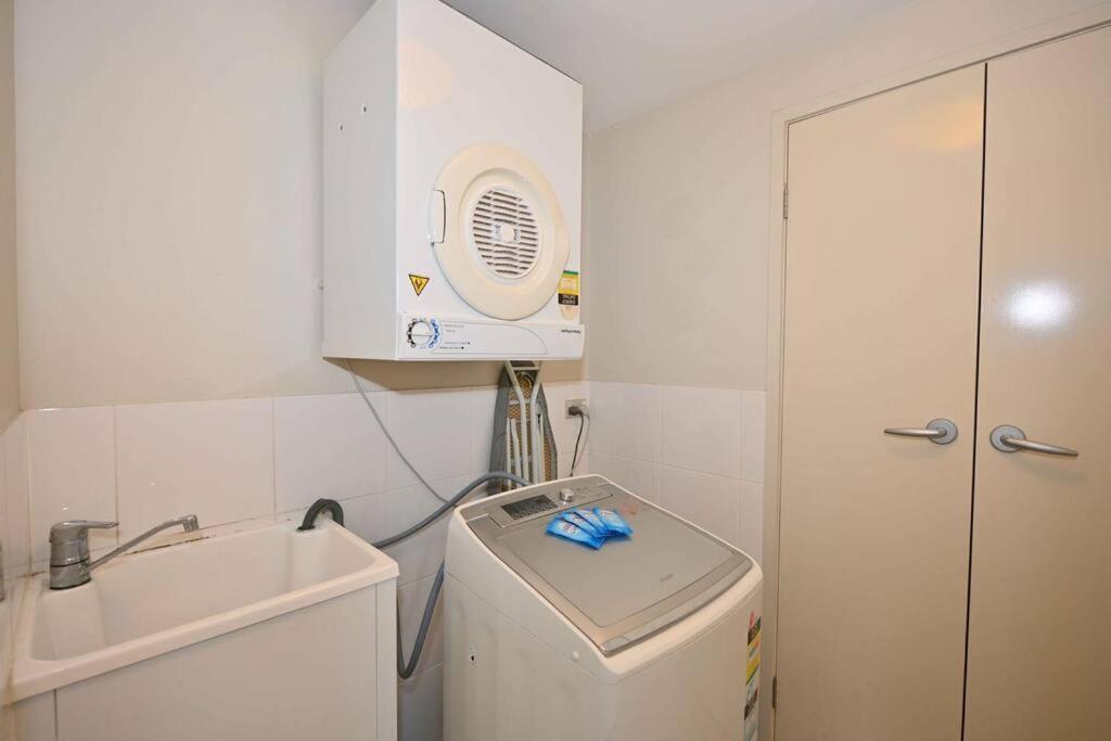 Oceanview Located In The Heart Of Surfers - Self Contained, Privately Managed * Gold Coast