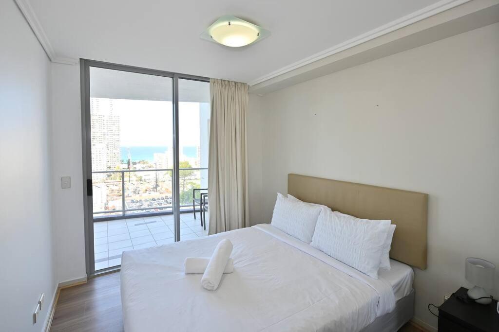 Oceanview Located In The Heart Of Surfers - Self Contained, Privately Managed Apartment Gold Coast