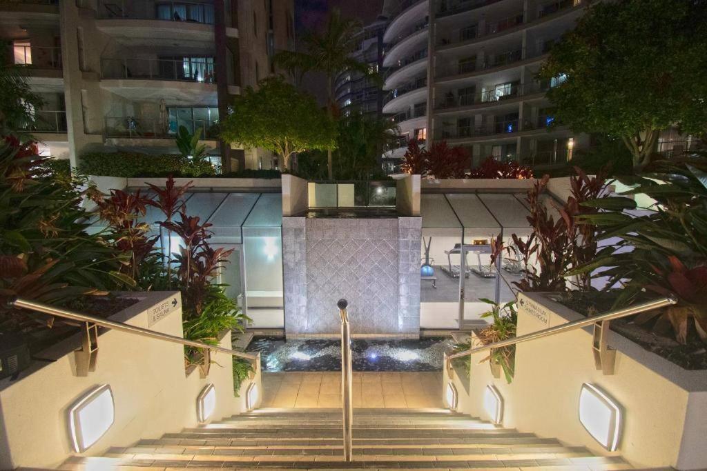 Apartment Oceanview Located In The Heart Of Surfers - Self Contained, Privately Managed *