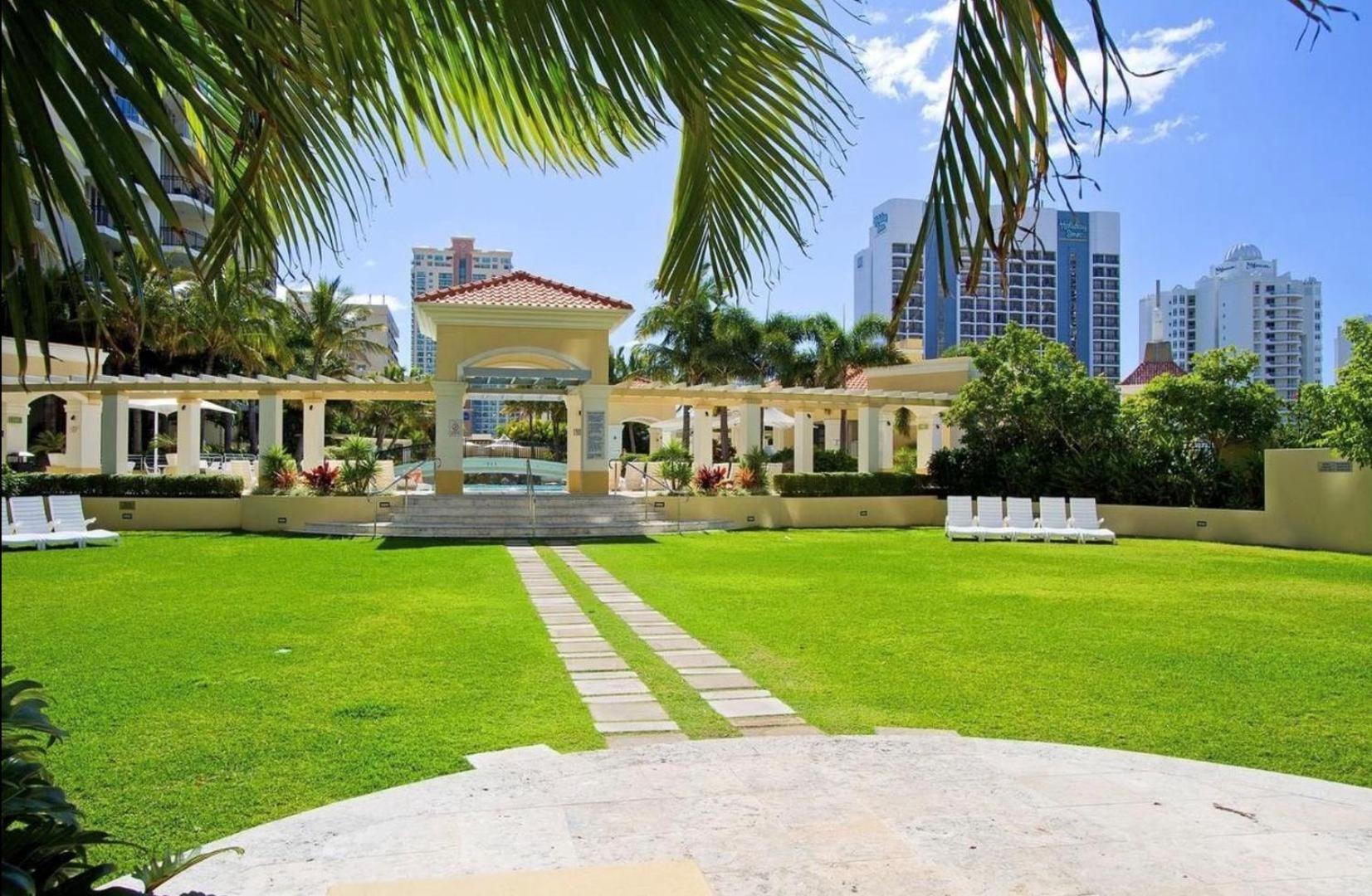 Apartamento Style Chevron Surfers Paradise By Travels Gold Coast